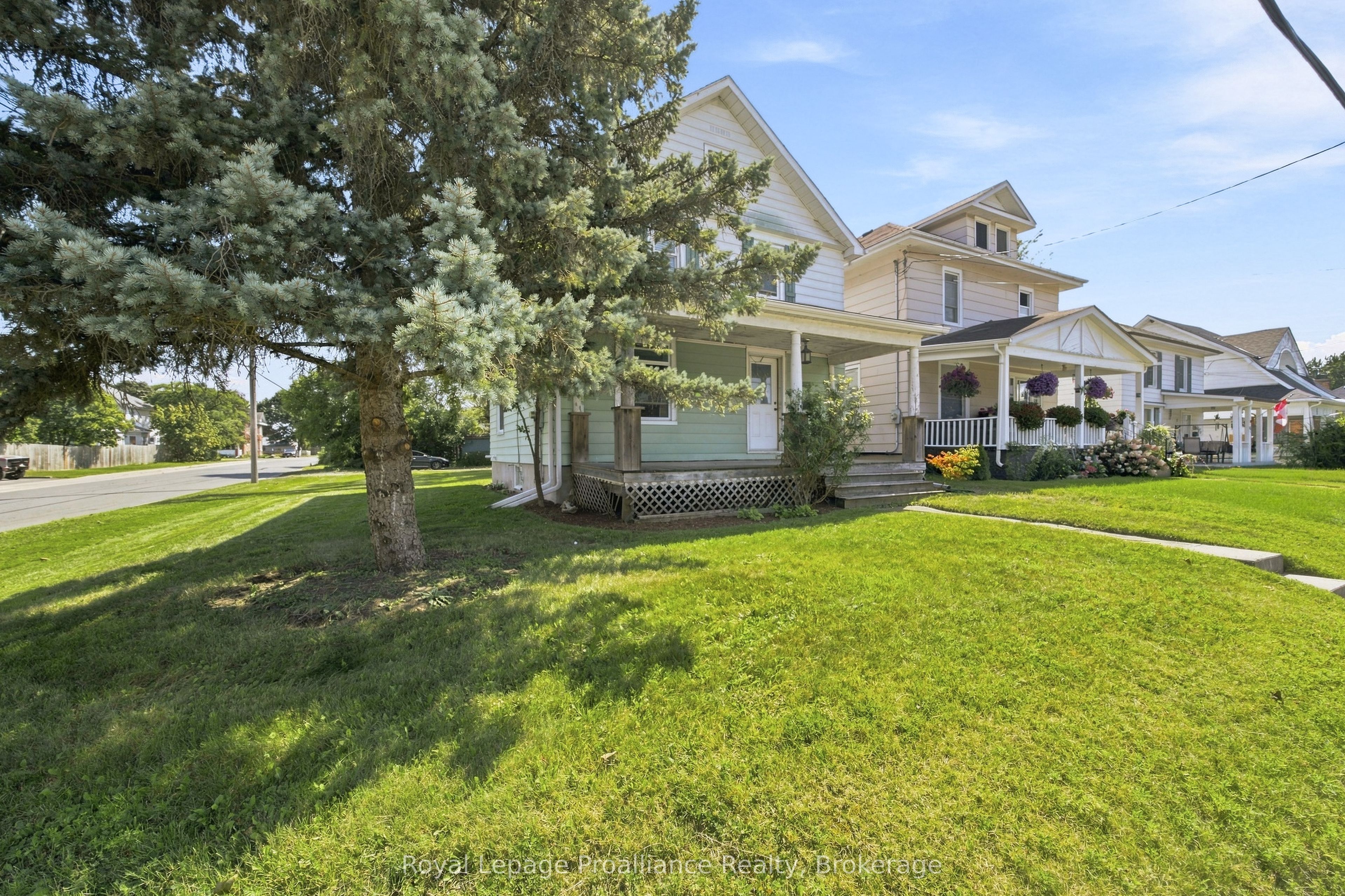 135 Mcgill Street, Quinte West, ON K8V 3K3 photo 3