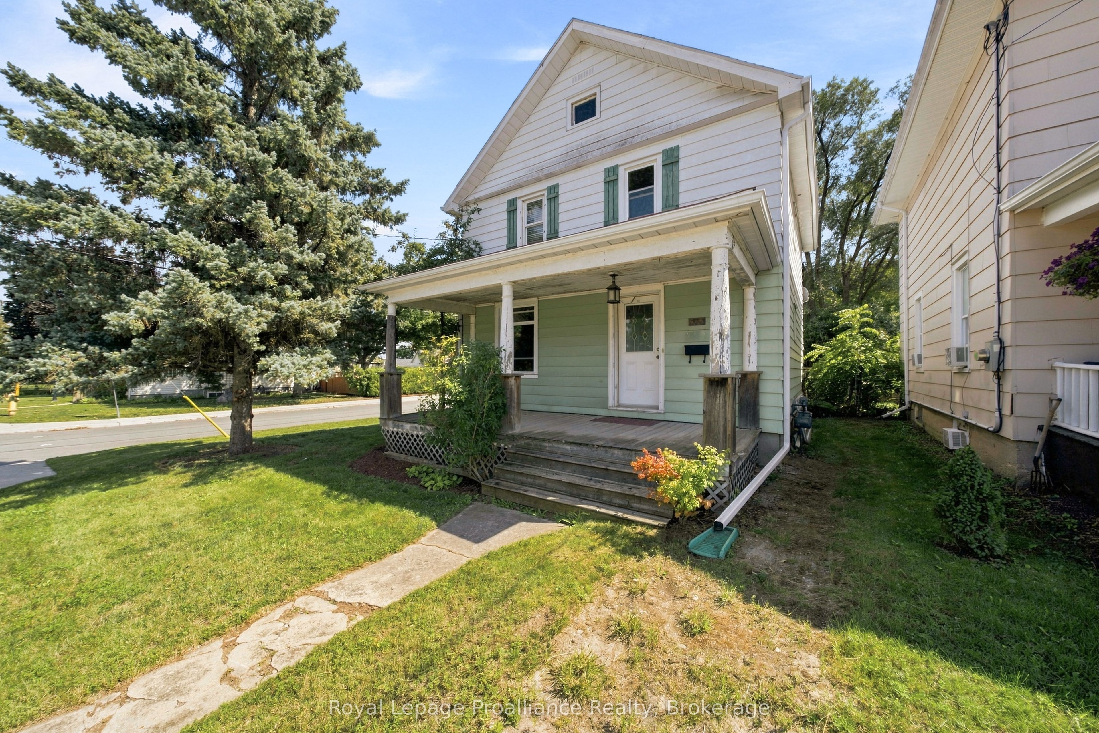 135 Mcgill Street, Quinte West, ON K8V 3K3 photo 4