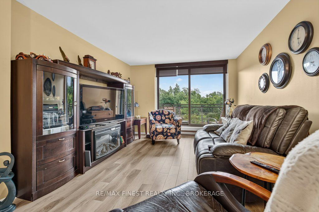 120 Barrett Court 307, Kingston, ON K7L 5H6 photo 3