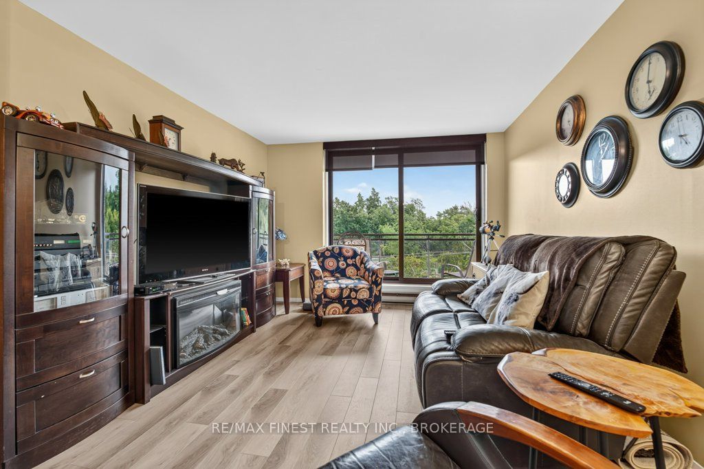 120 Barrett Court 307, Kingston, ON K7L 5H6 photo 4