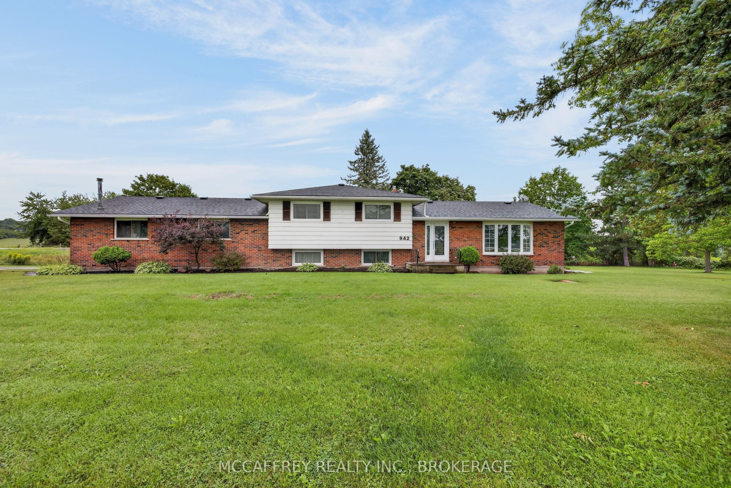 942 County Rd 1 E, Stone Mills, ON K7R 3L2