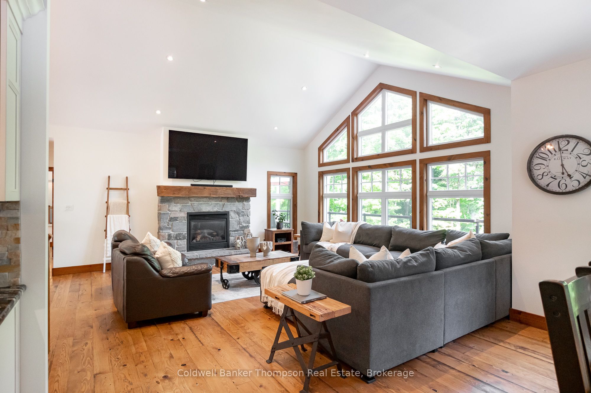 15 Forest Hill Lane, Huntsville, ON P1H 2N5