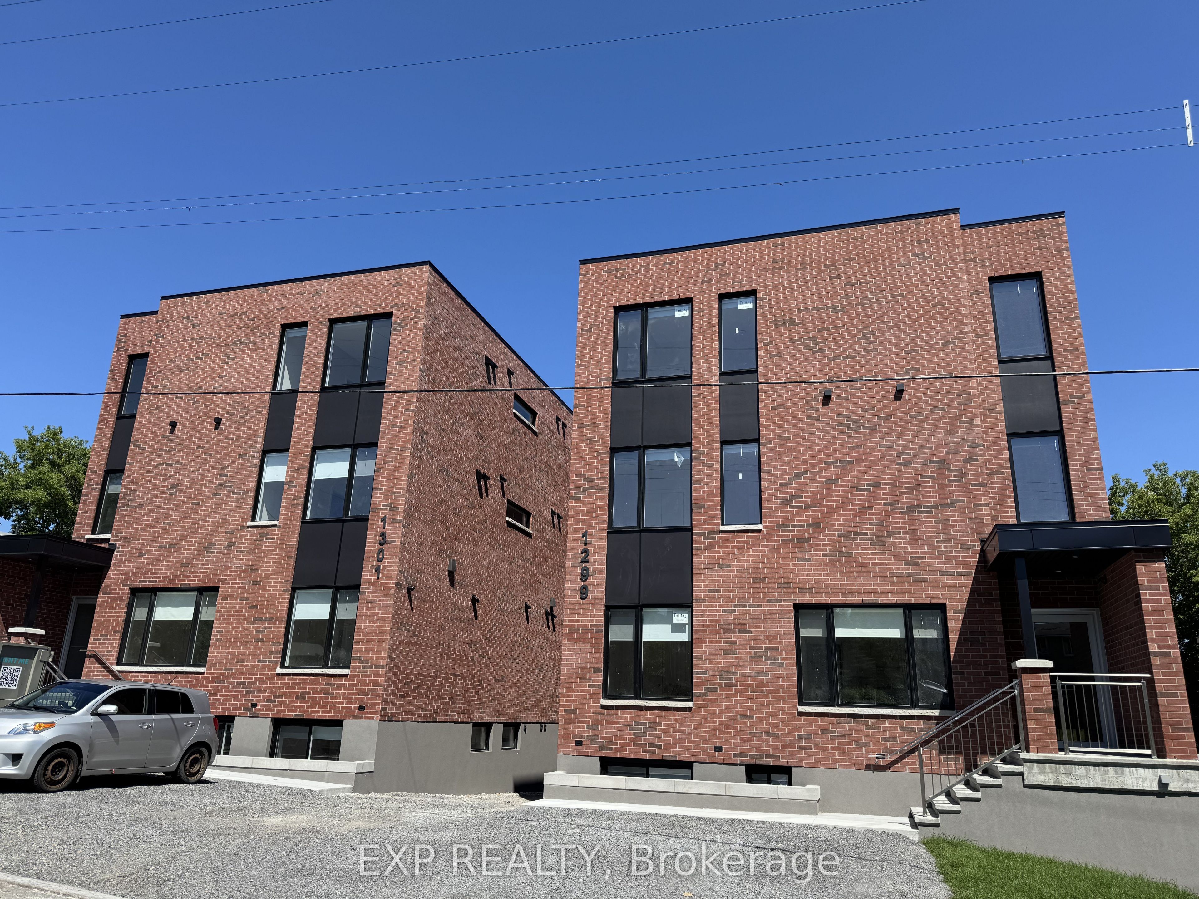 1301 Dorchester Avenue 1, Carlington - Central Park, ON K1Z 8E8 photo 2