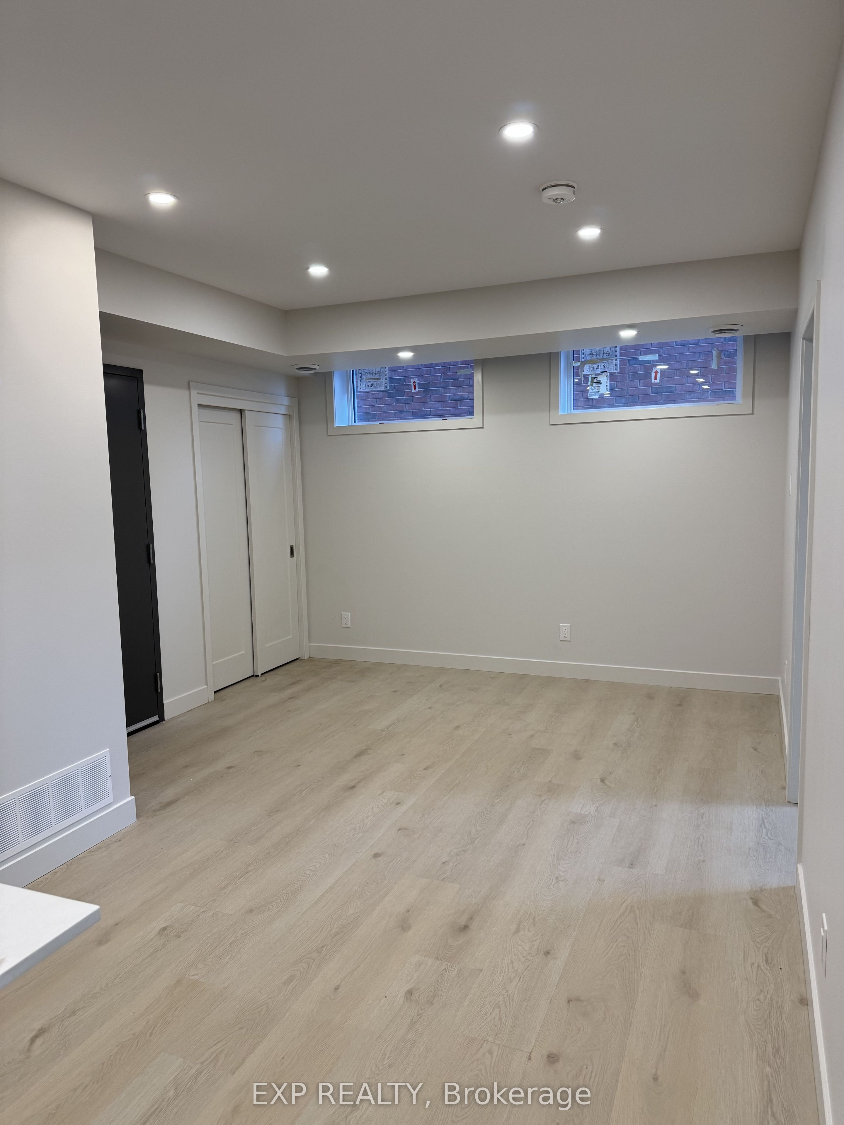 1301 Dorchester Avenue 1, Carlington - Central Park, ON K1Z 8E8 photo 4