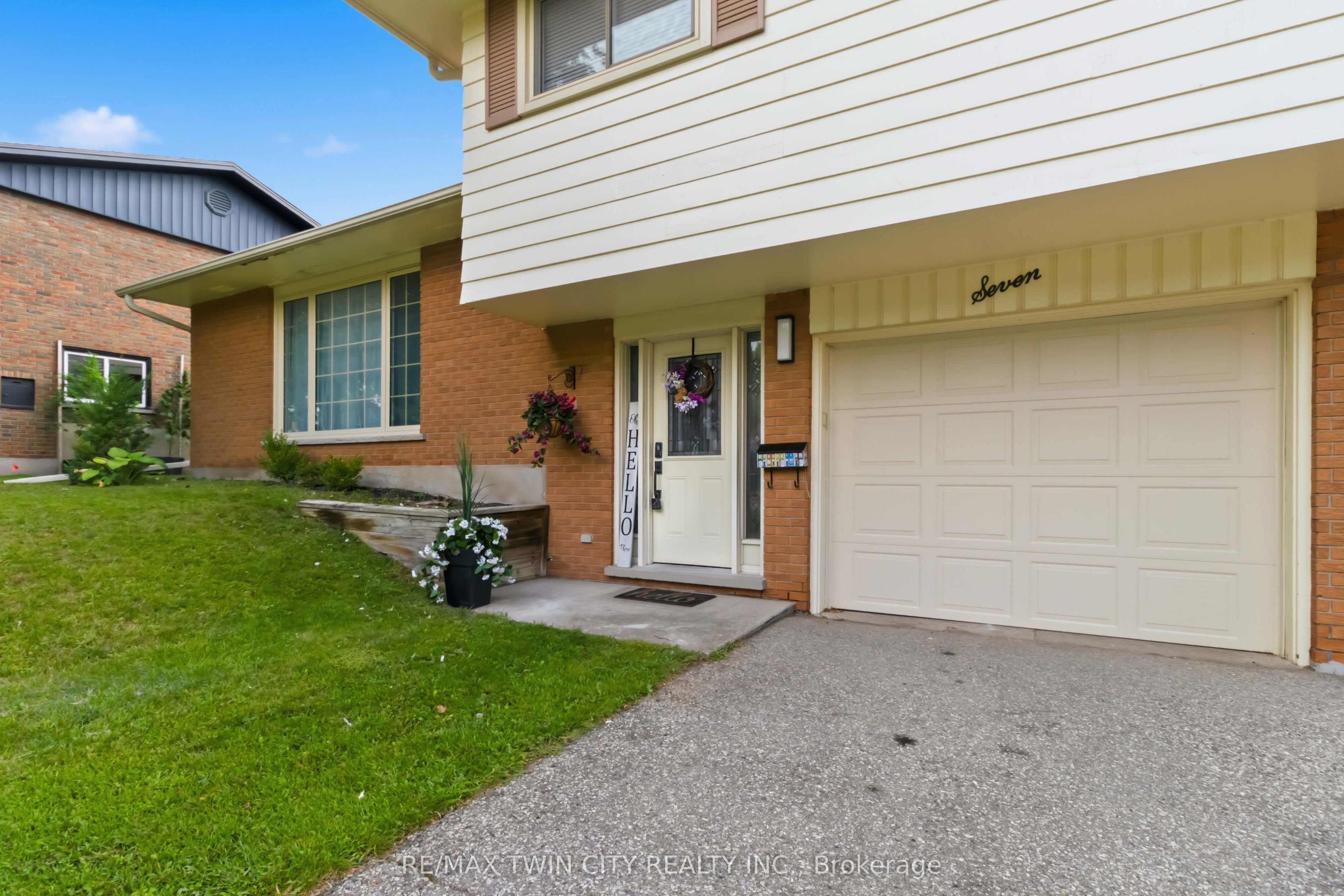 7 Crestwood Drive 1, Cambridge, ON N1S 3N8 photo 3