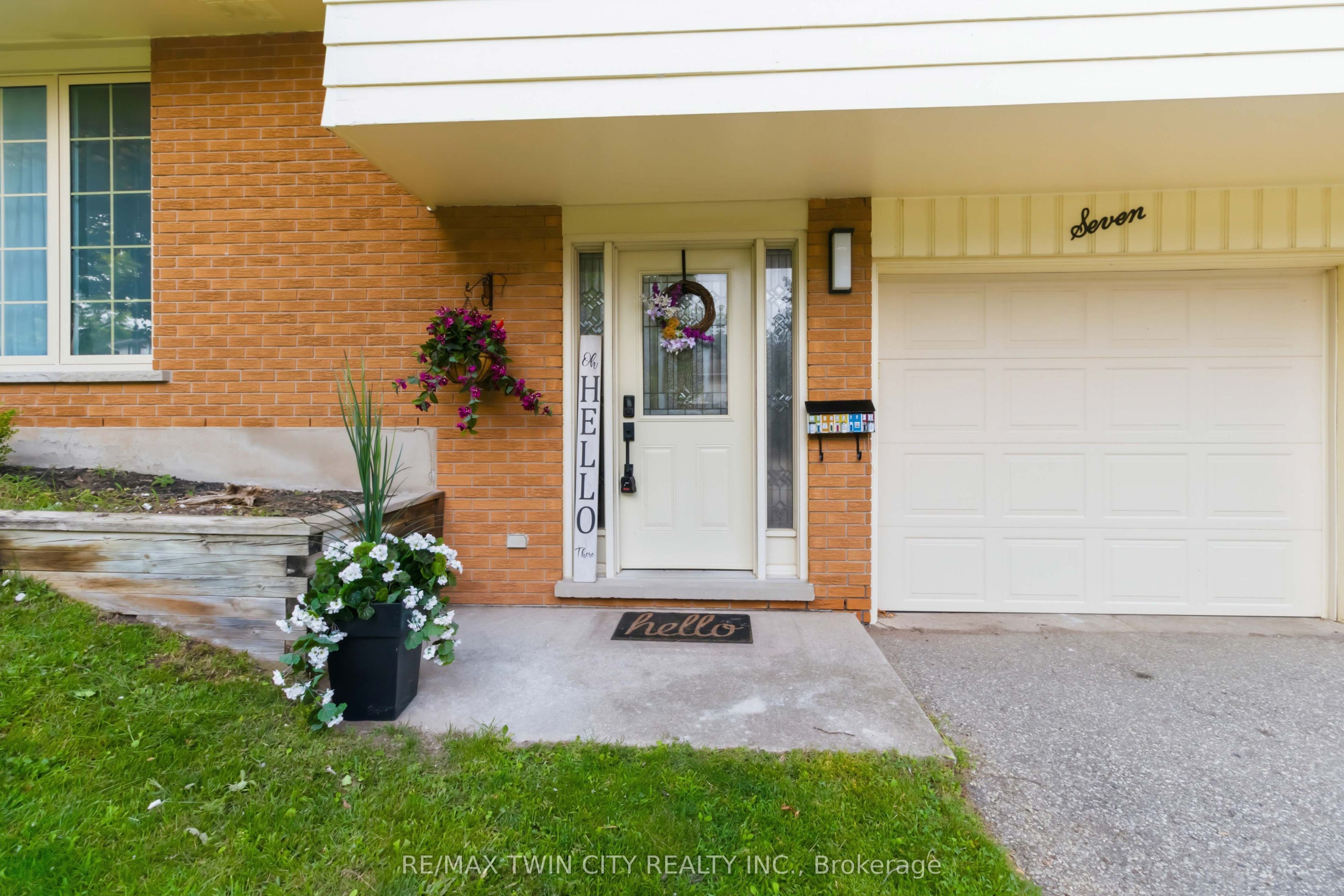 7 Crestwood Drive 1, Cambridge, ON N1S 3N8 photo 4