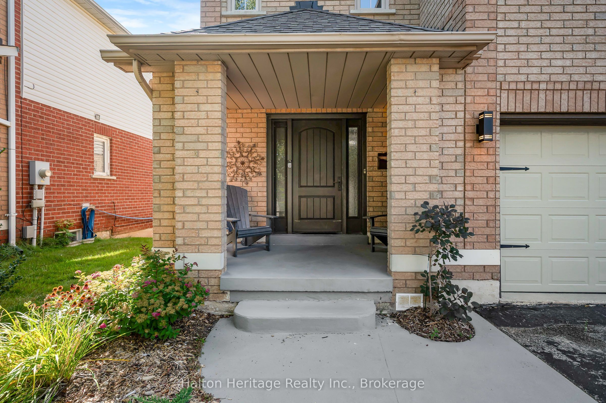 24 Segwun Road, Hamilton, ON L8B 0K2 photo 2
