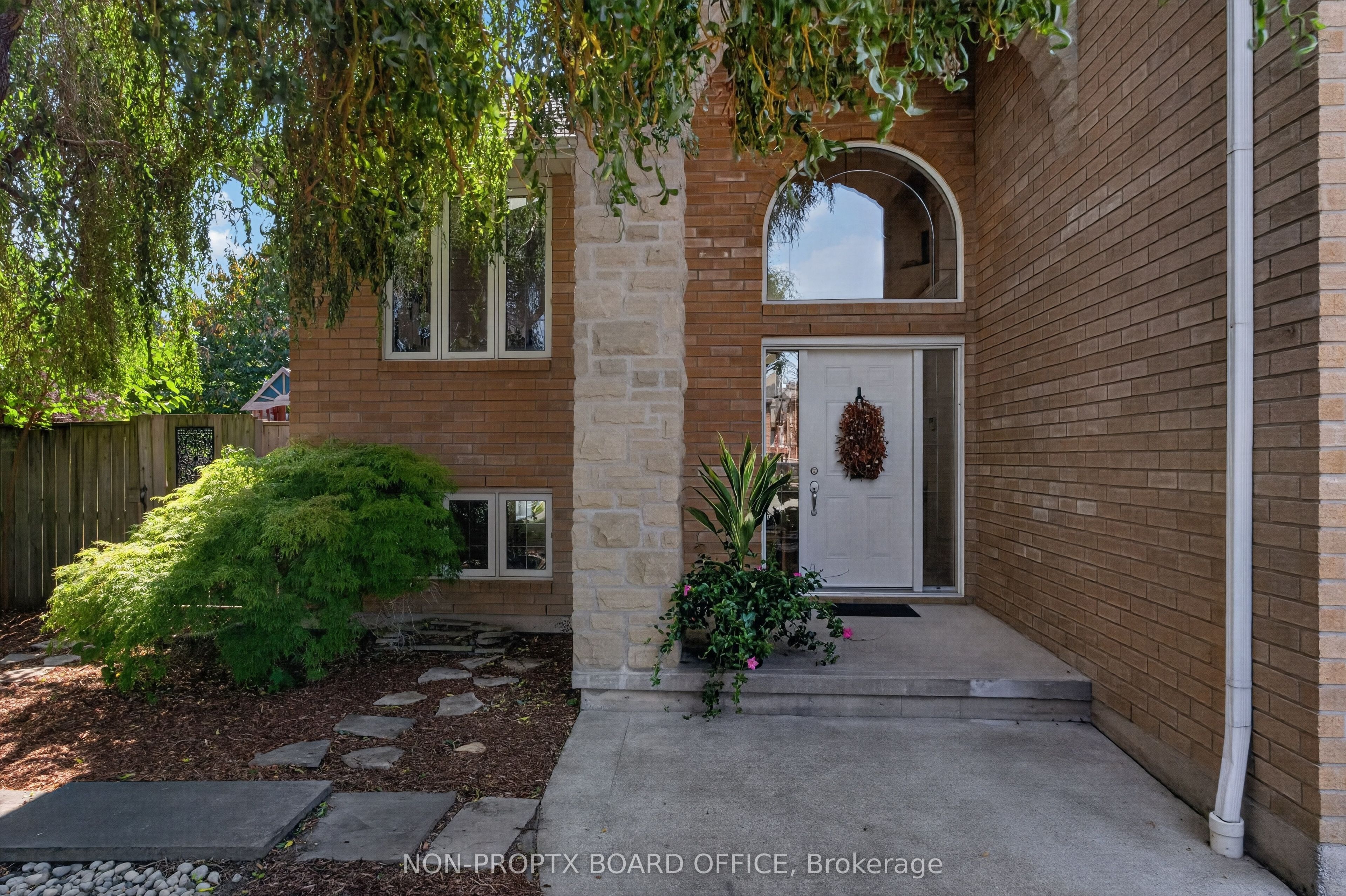 3162 Leisure Crescent, Windsor, ON N8R 0A2 photo 2