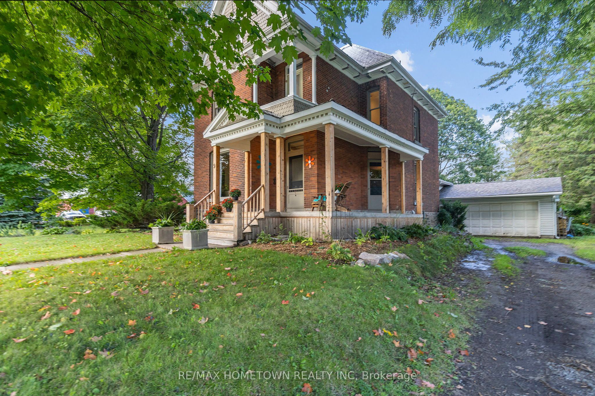 9 Quabbin Road, Front of Yonge, ON K0E 1R0