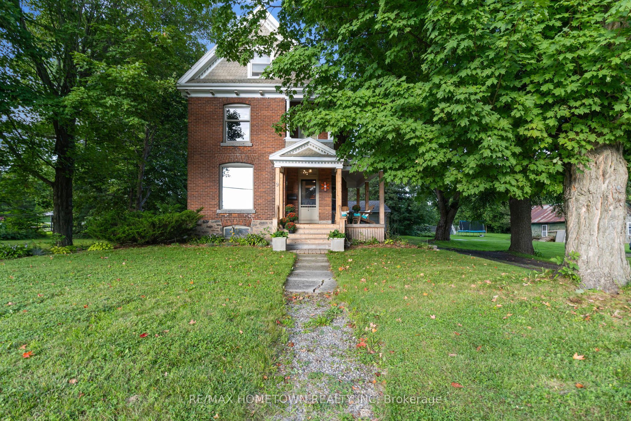 9 Quabbin Road, Front of Yonge, ON K0E 1R0 photo 2