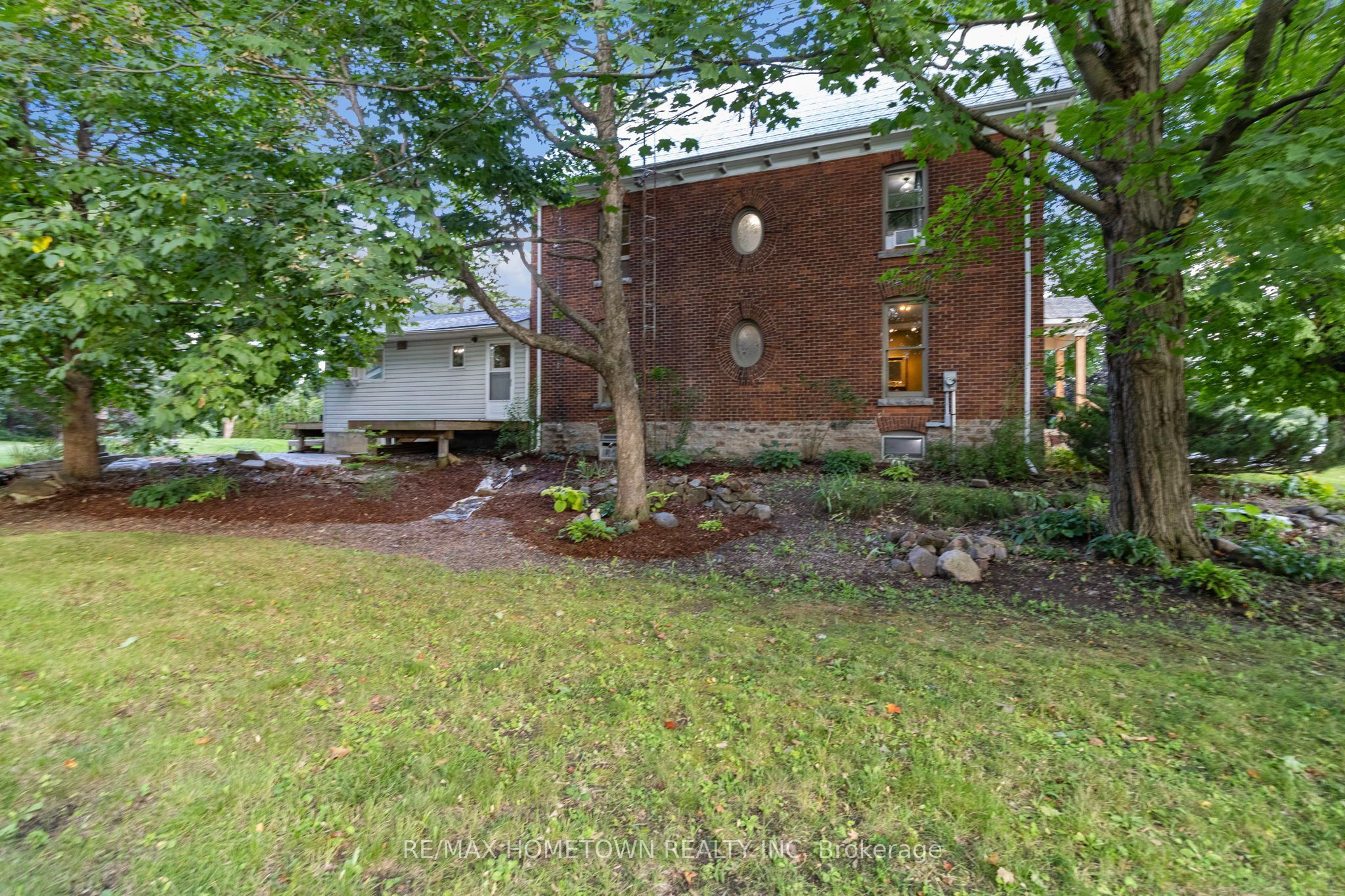 9 Quabbin Road, Front of Yonge, ON K0E 1R0 photo 3