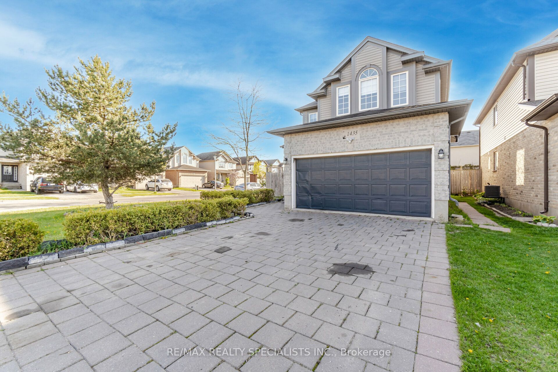 1435 Mickleborough Drive, London North, ON N6G 5R5 photo 2