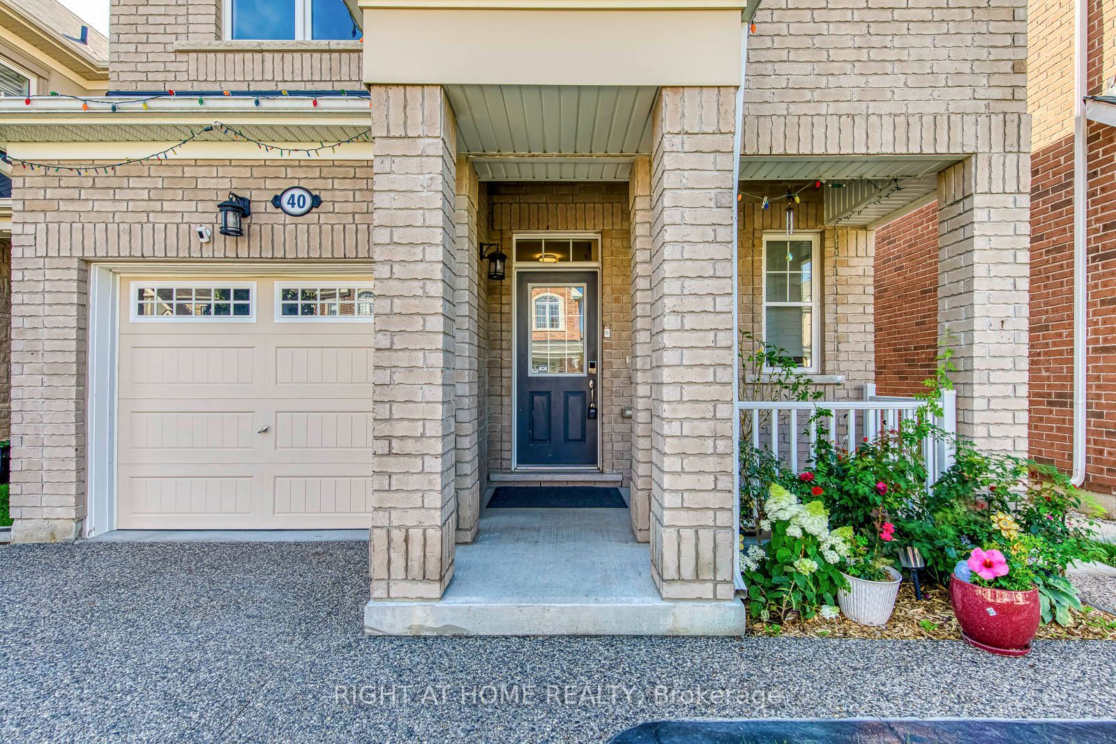 40 Stillwater Crescent, Hamilton, ON L8B 1V6 photo 2