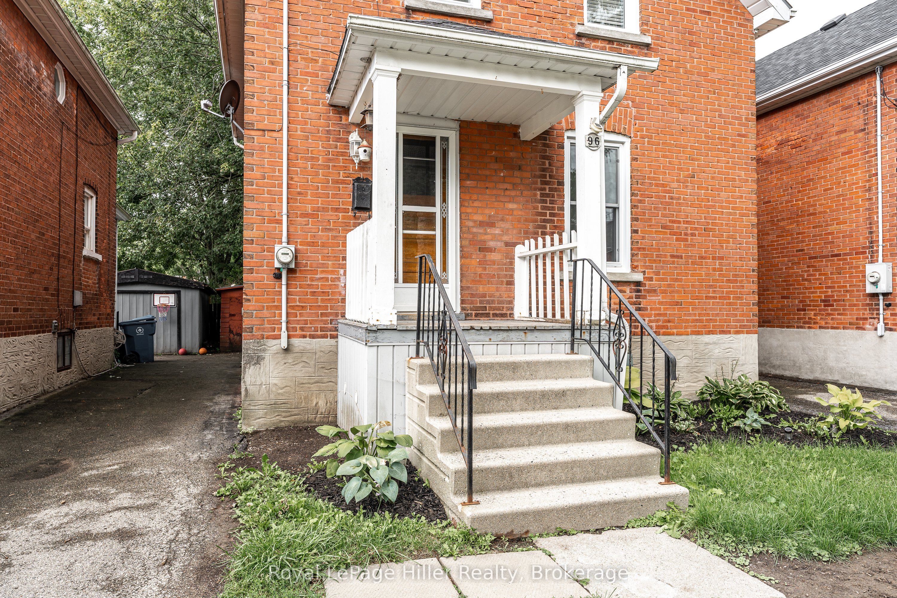 96 McNab Street, Stratford, ON N5A 1Z2 photo 2