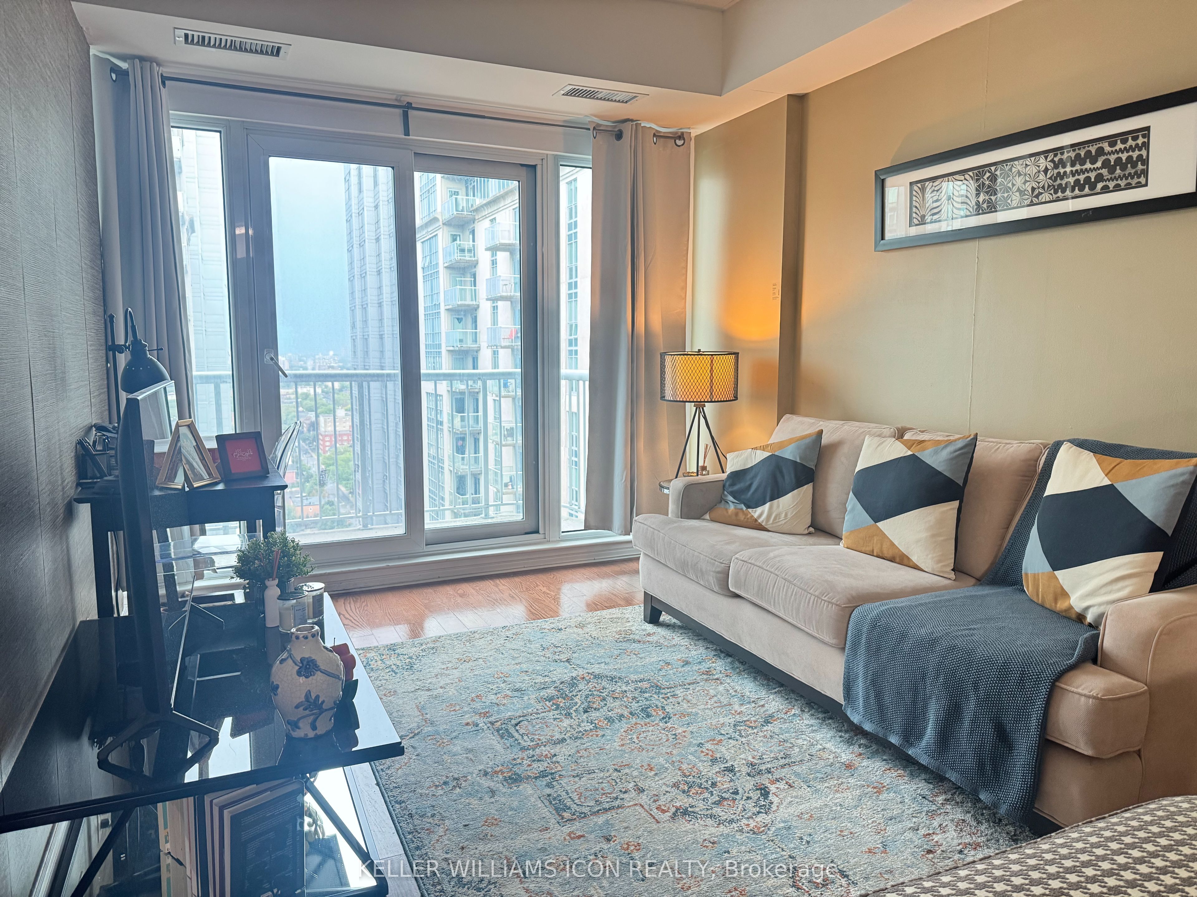 234 Rideau Street 2305, Lower Town - Sandy Hill, ON K1N 0A9 photo 4