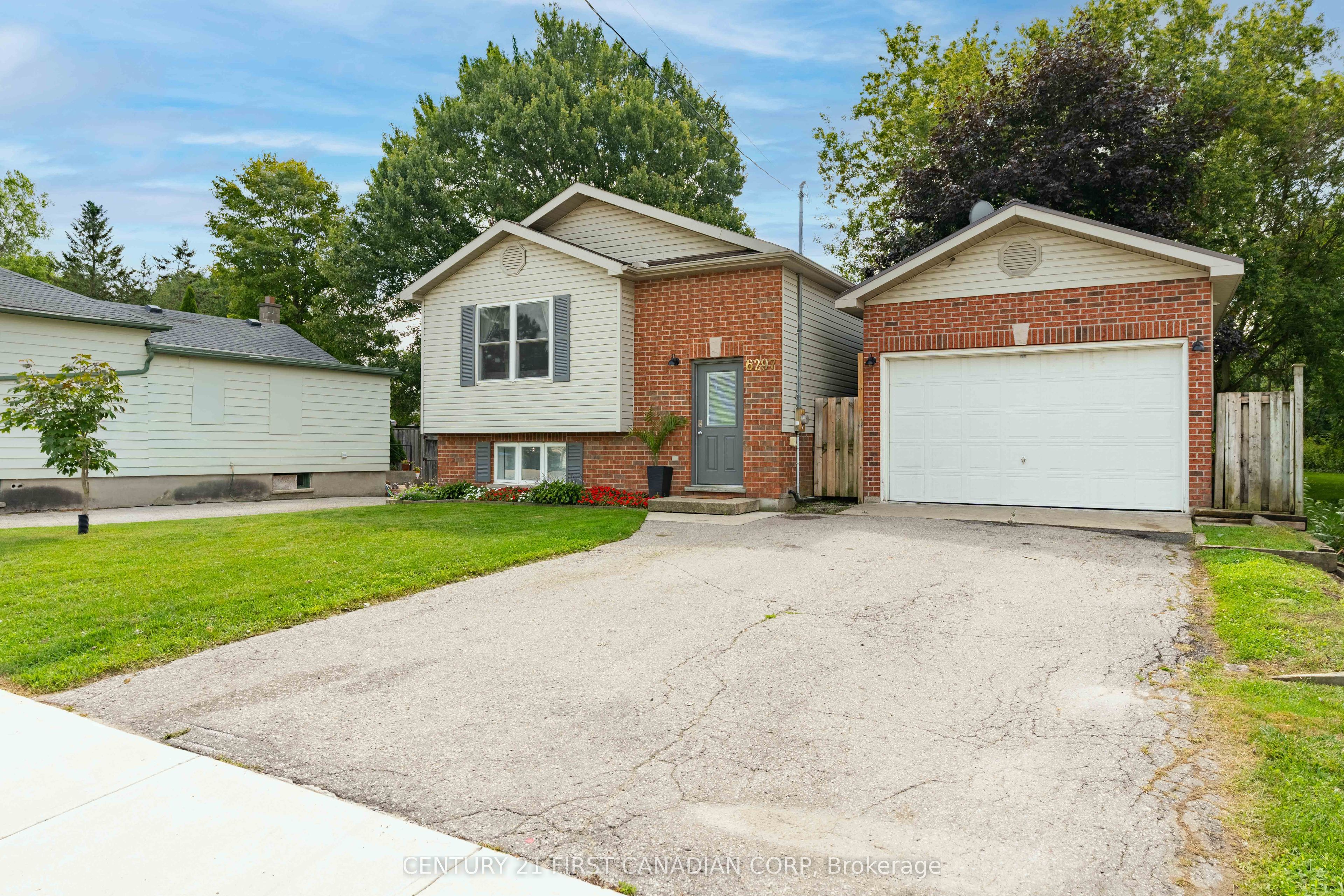 6297 William Street, Lucan Biddulph, ON N0B 2P0 photo 2