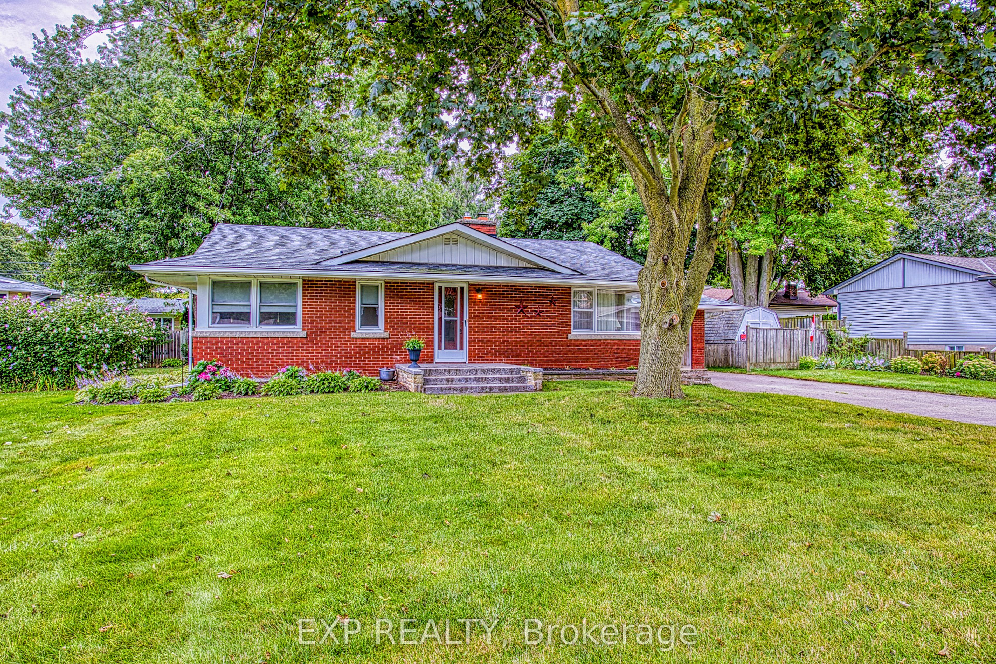6 Cherrywood Avenue, Grimsby, ON L3M 2N1 photo 3