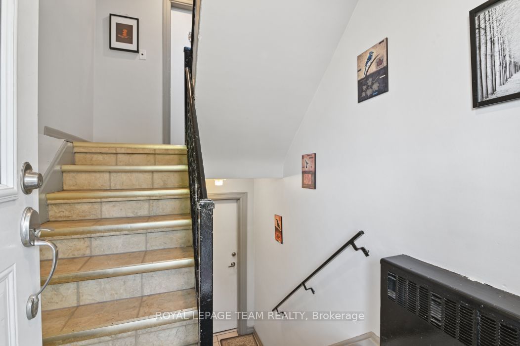 315 Lajoie Street, Vanier and Kingsview Park, ON K1L 7H3 photo 4