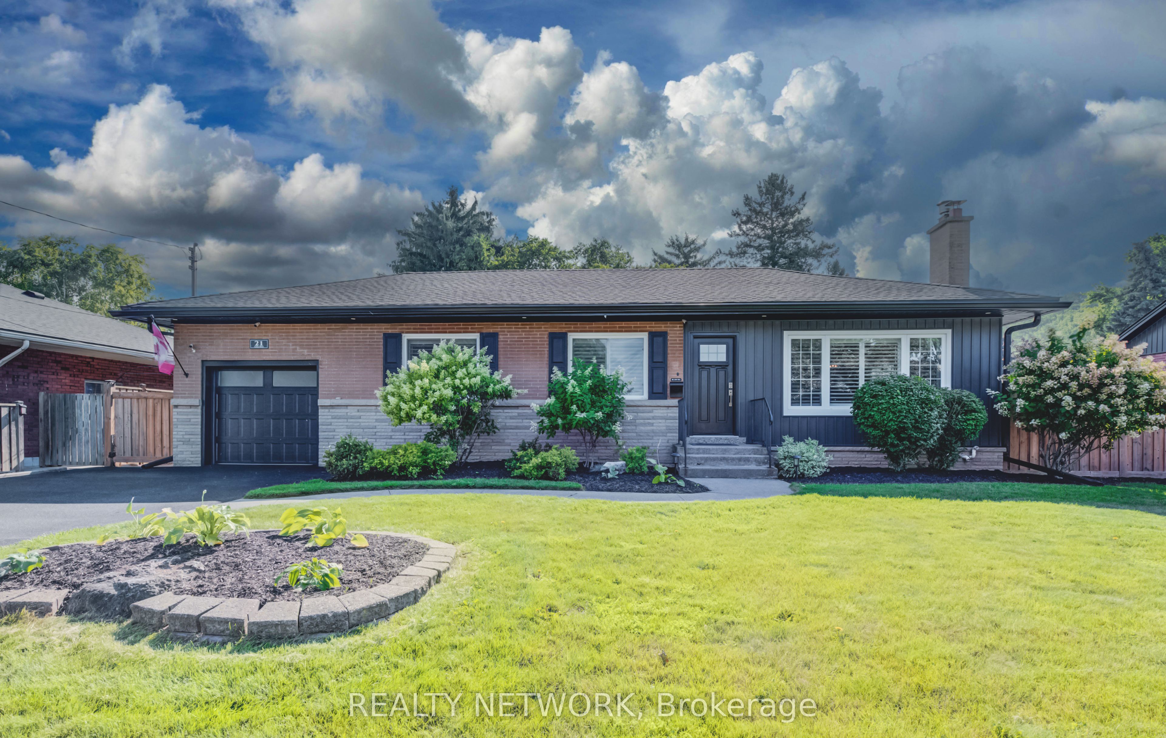 21 Loma Drive, Hamilton, ON L8G 2W6