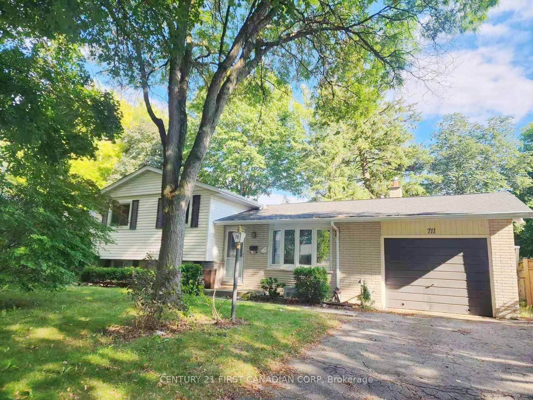 711 Algoma Avenue Upper Level, London North, ON N5X 1W4