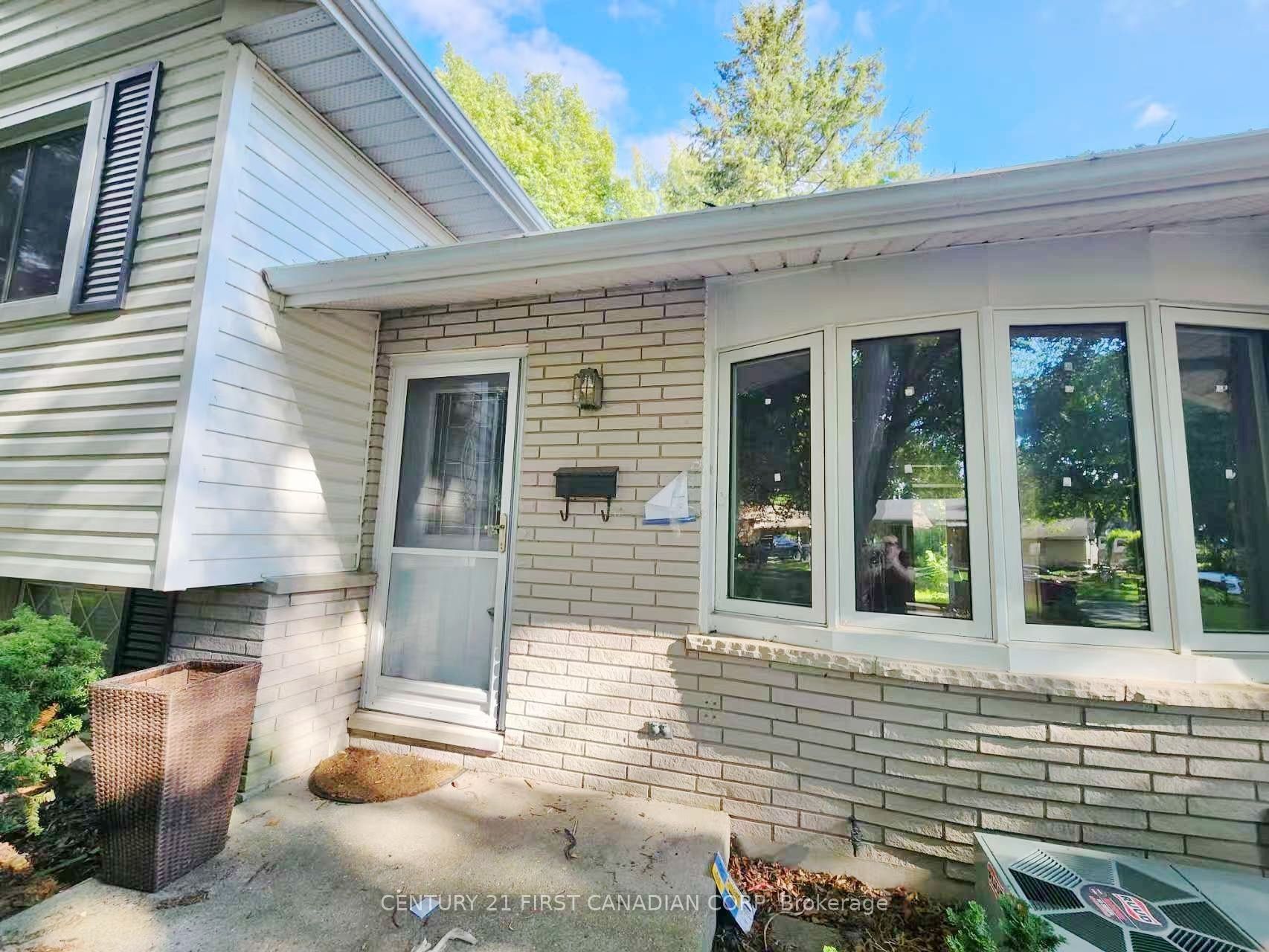 711 Algoma Avenue Upper Level, London North, ON N5X 1W4 photo 3