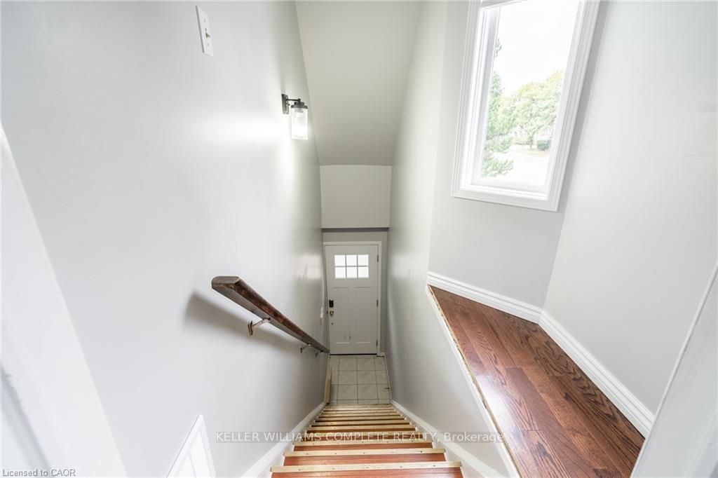 266 LIMERIDGE Road E 1, Hamilton, ON L9A 2S7 photo 3