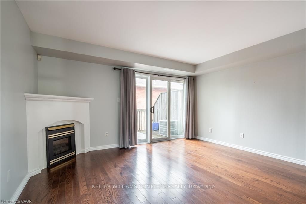 266 LIMERIDGE Road E 1, Hamilton, ON L9A 2S7 photo 4