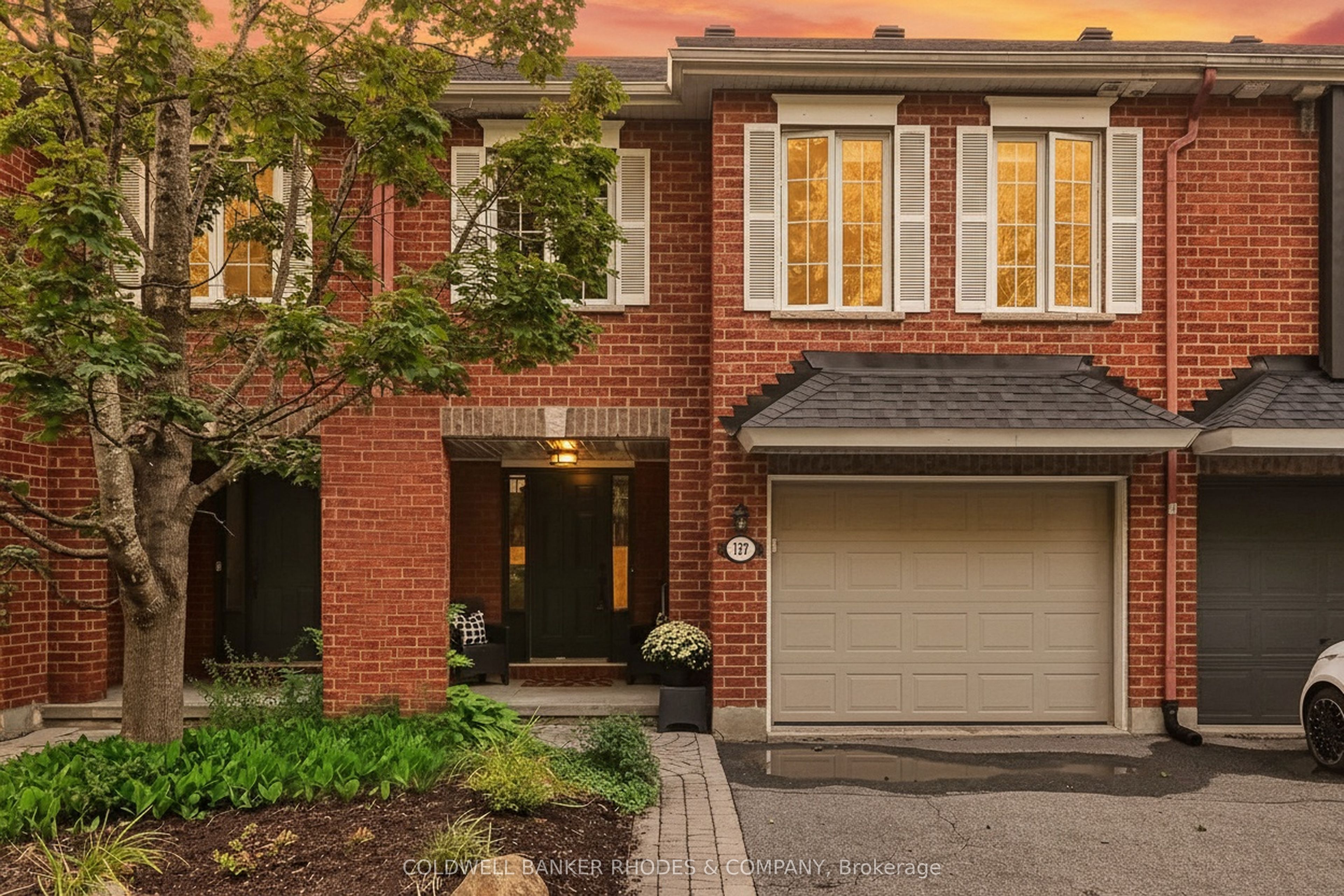 157 Gladeview Private, Blossom Park - Airport and Area, ON K1T 4C4