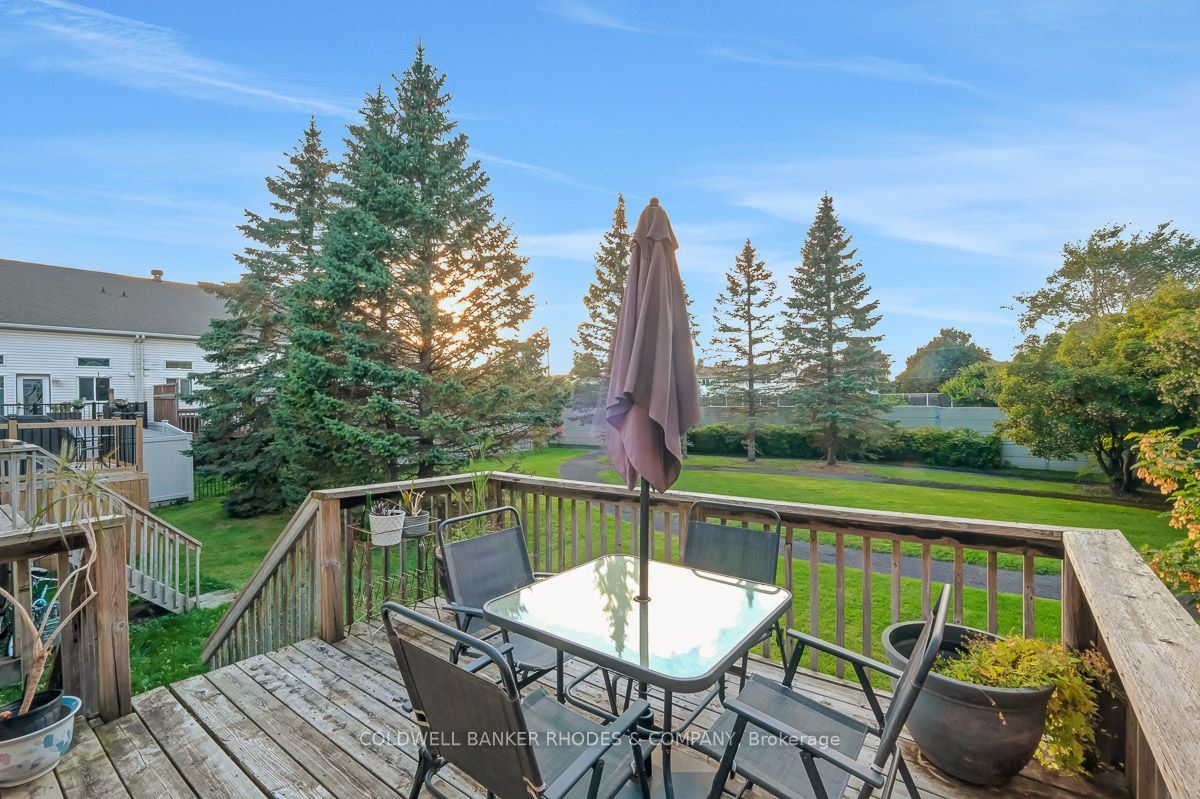 157 Gladeview Private, Blossom Park - Airport and Area, ON K1T 4C4 photo 2