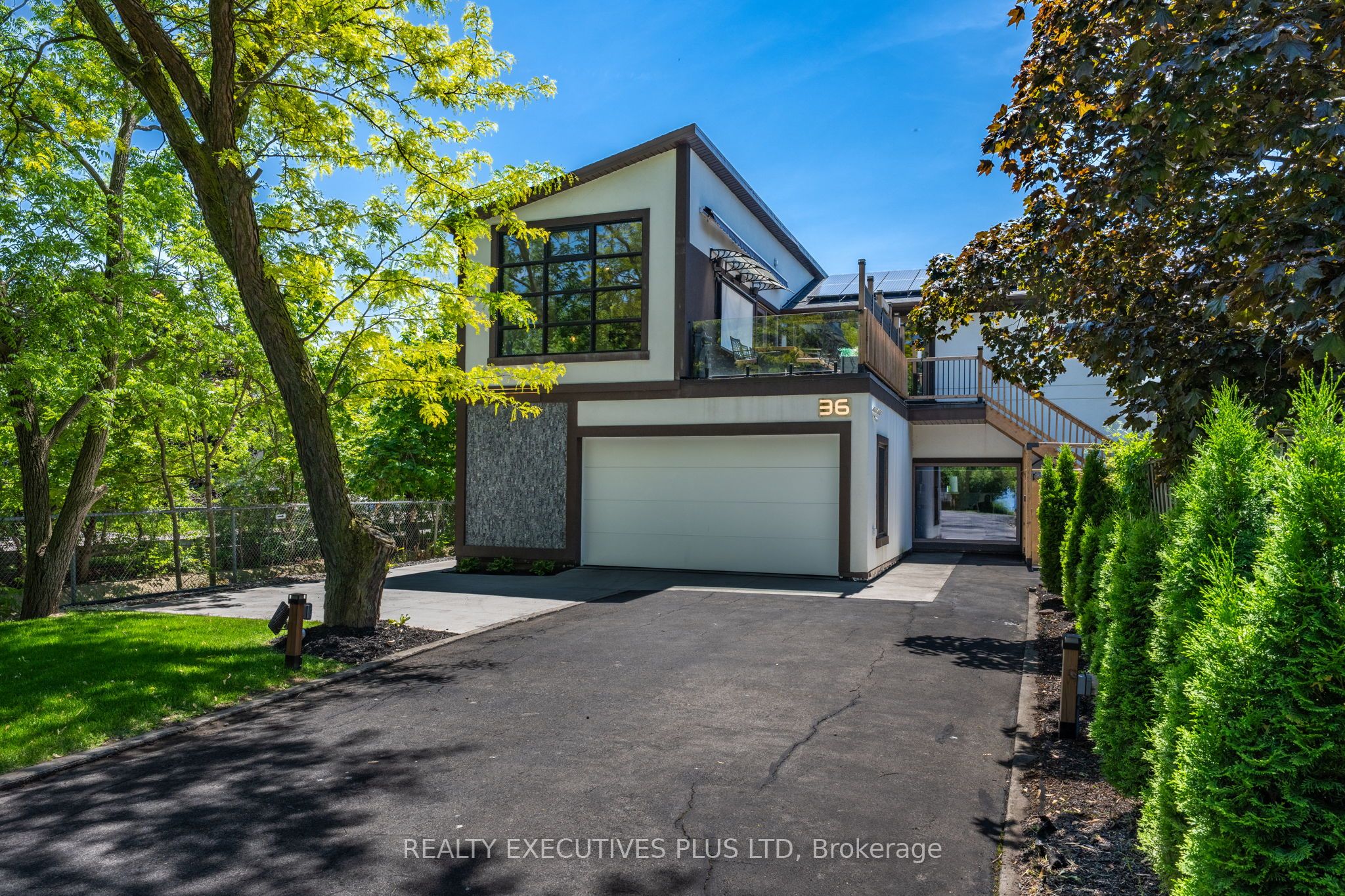 36 Lakeview Drive, Hamilton, ON L8E 4X2 photo 3