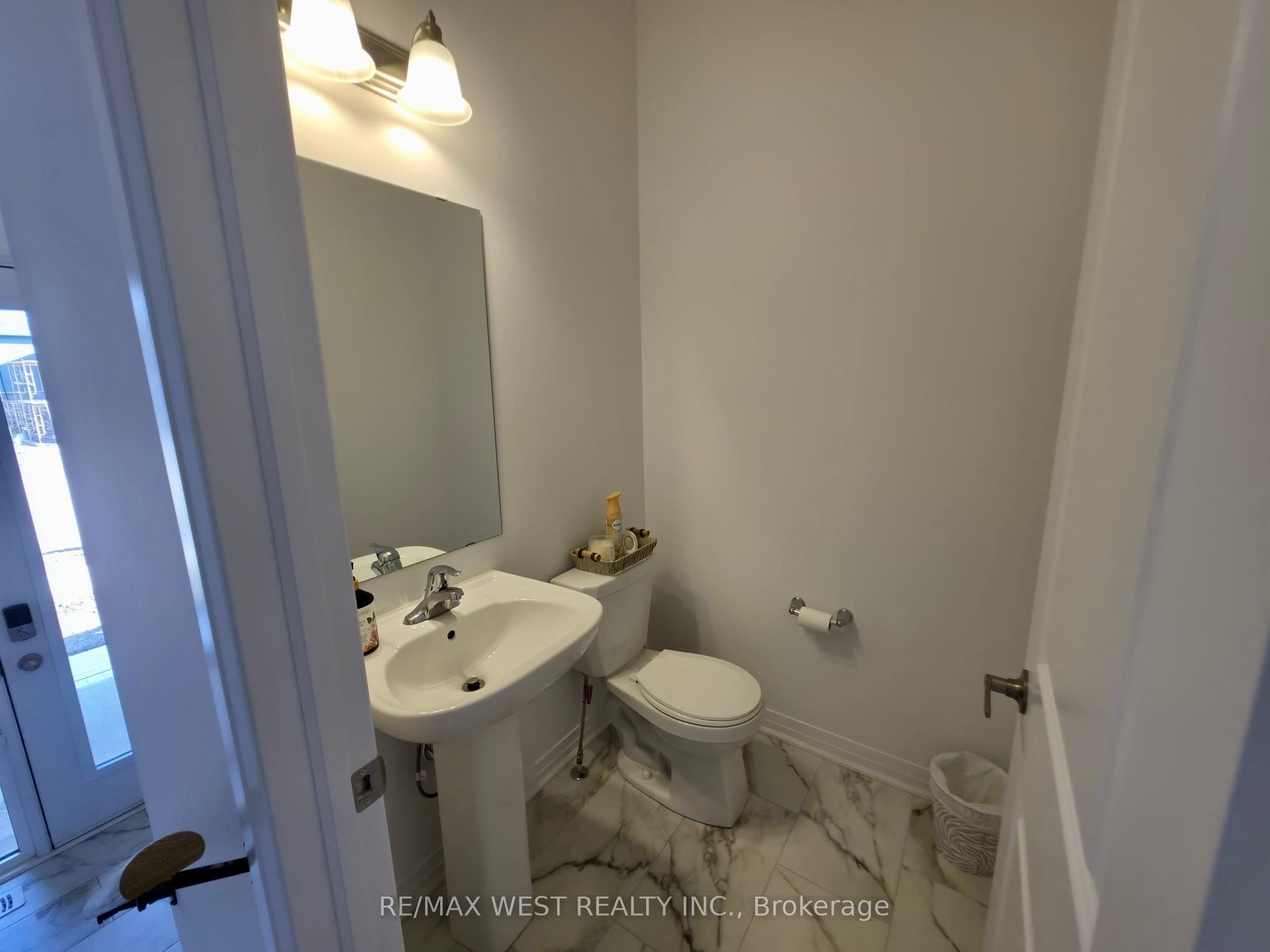 889 Douro Street, Stratford, ON N5A 0M3 photo 5