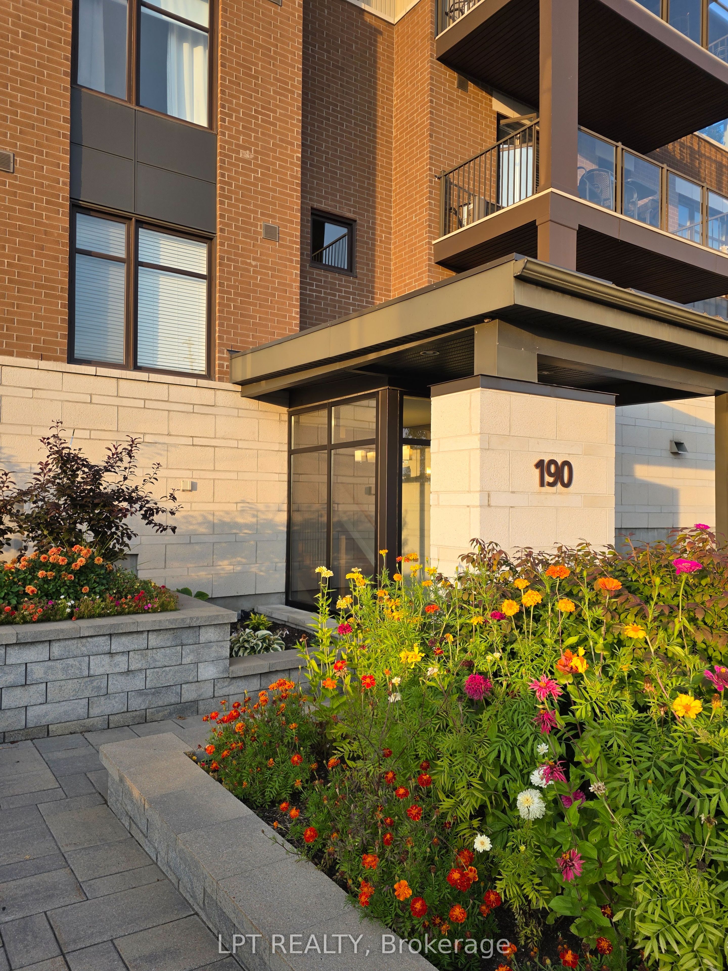 190 GUELPH Private 203, Kanata, ON K2T 0C3