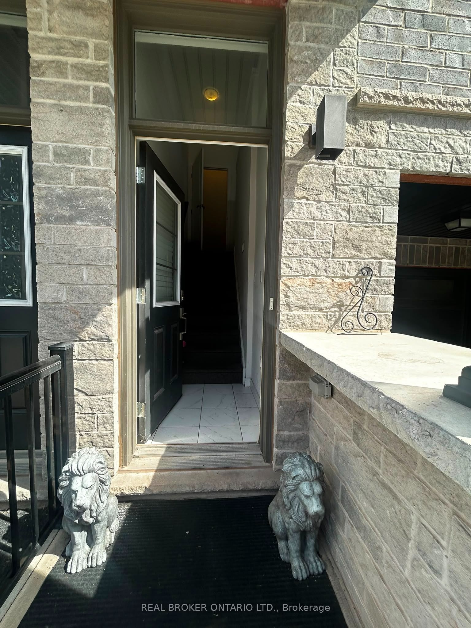 575 Woodward Avenue 28, Hamilton, ON L8H 6P2 photo 3