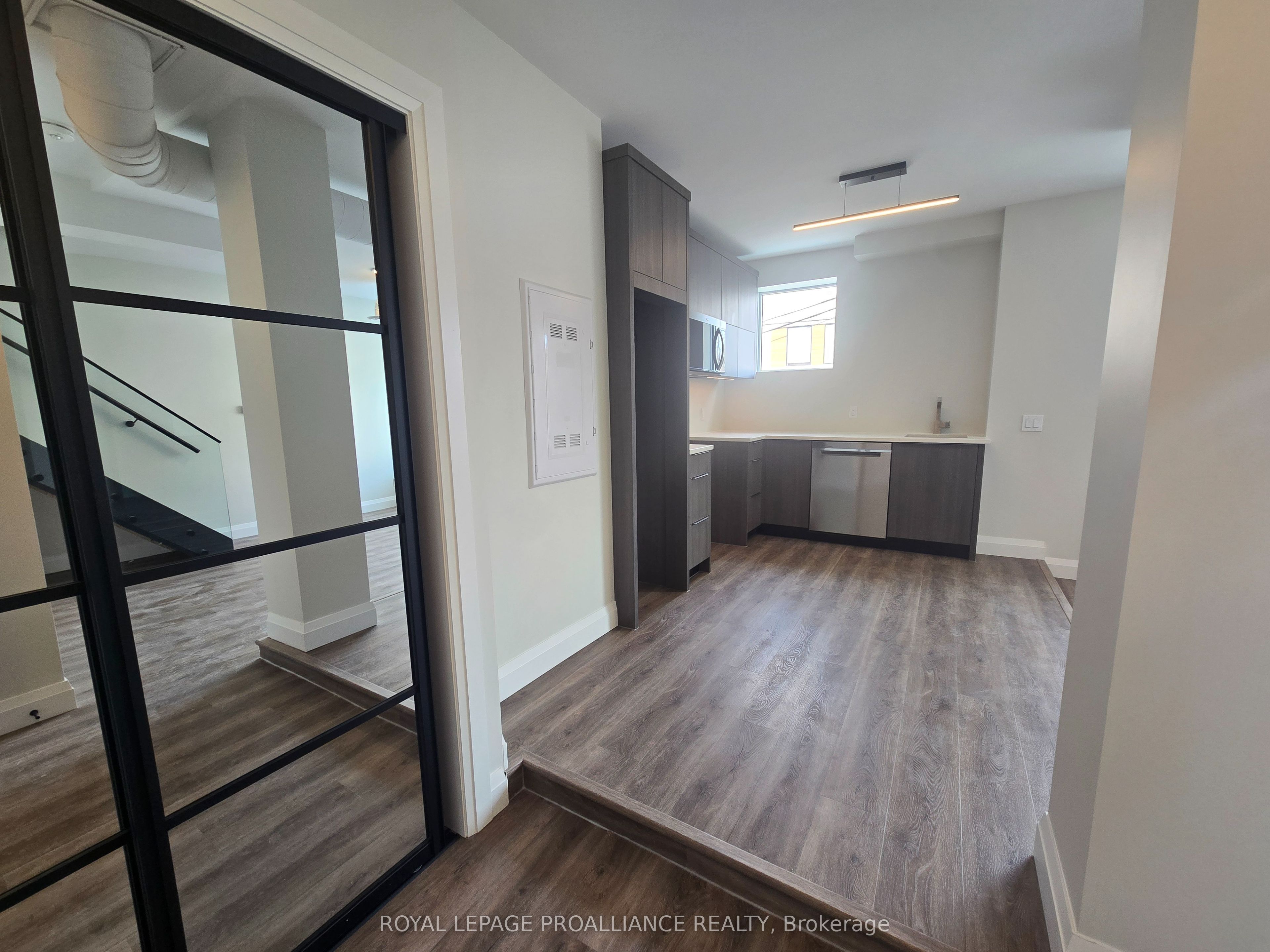241 Front Street 202, Belleville, ON K8N 2Z6 photo 4