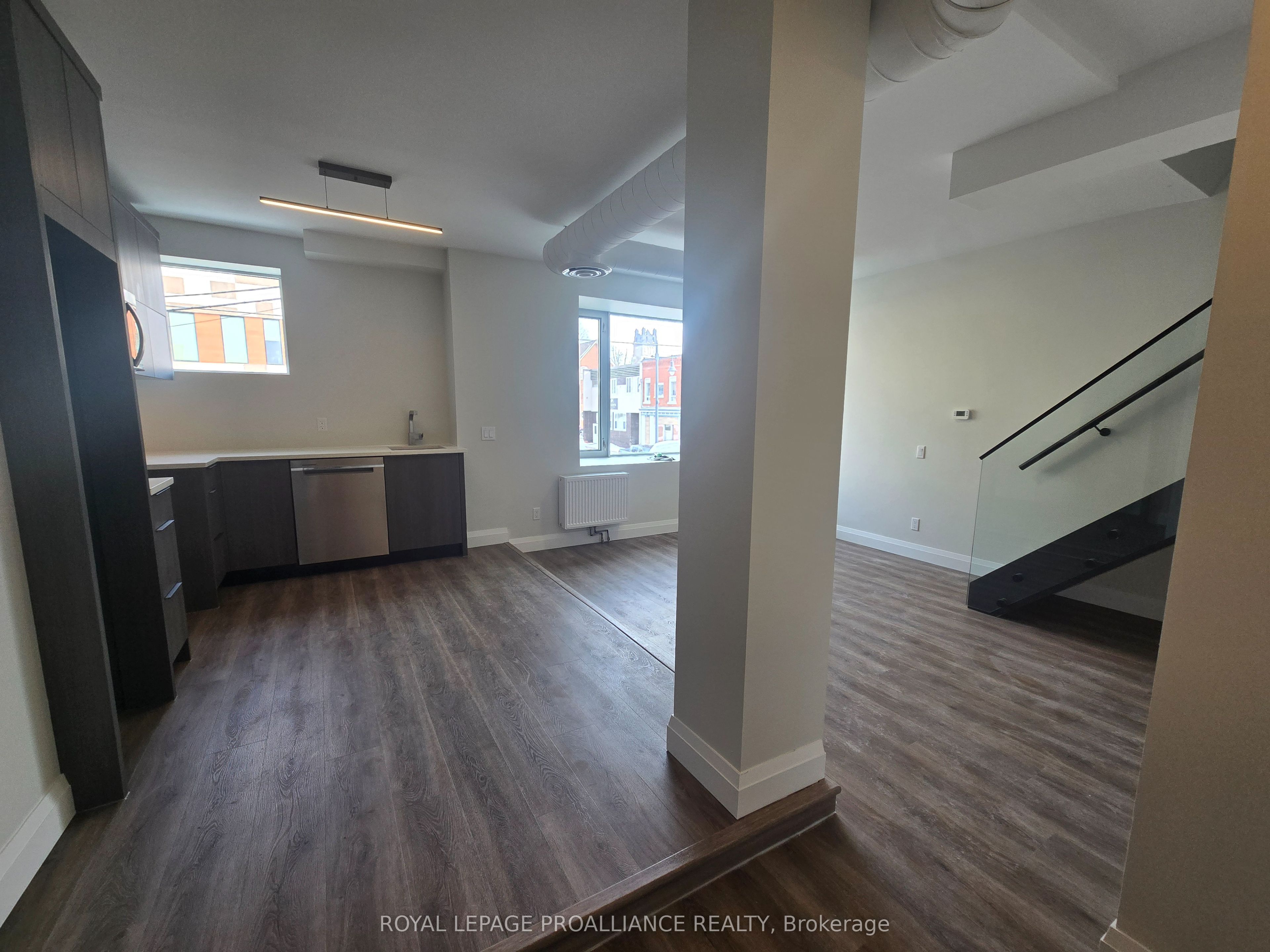 241 Front Street 202, Belleville, ON K8N 2Z6 photo 5