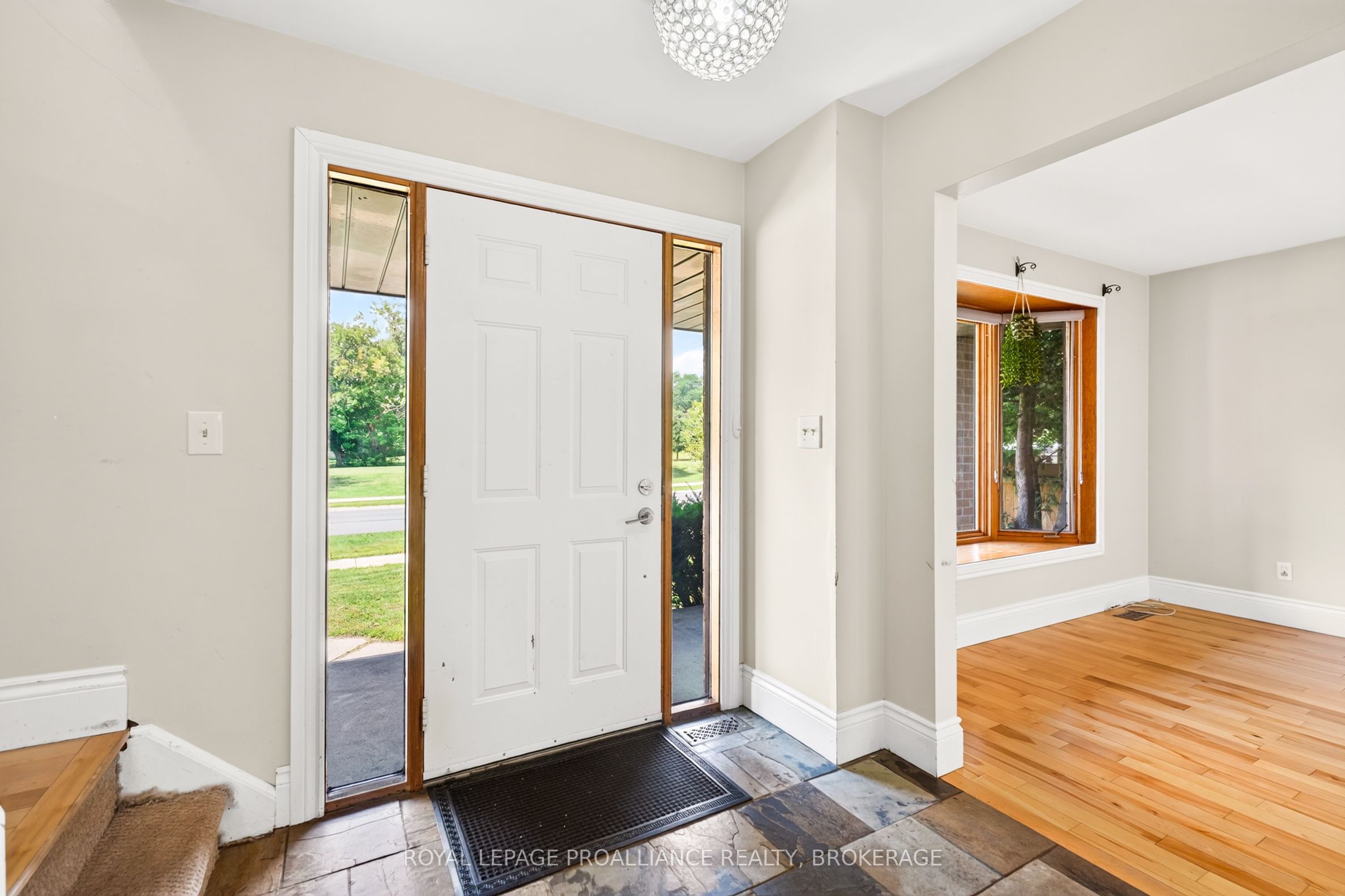 812 Lancaster Drive, Kingston, ON K7P 1P9 photo 4