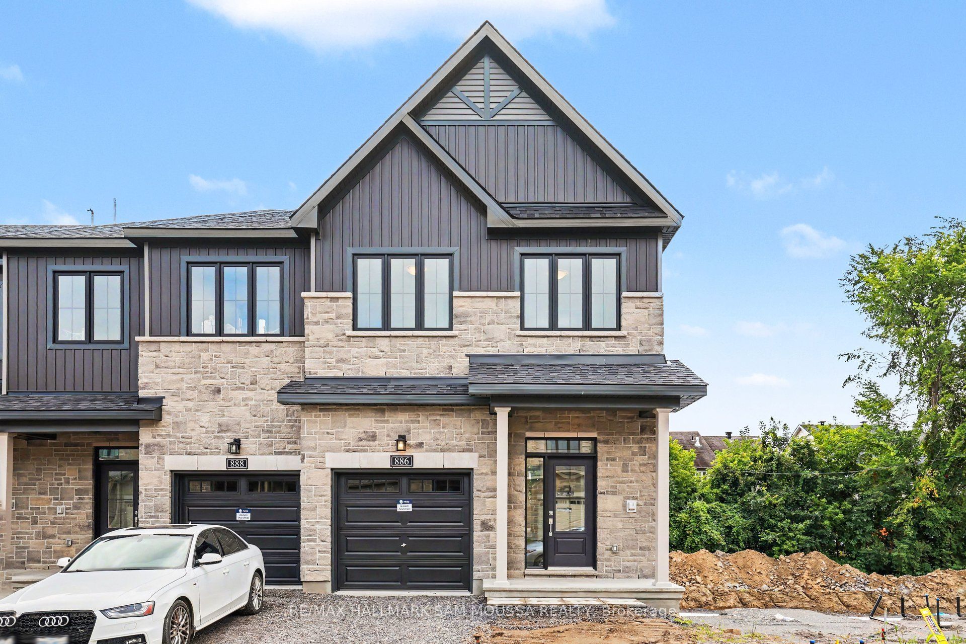 886 Eileen Vollick Crescent, Kanata, ON K2W 0M8 photo 2