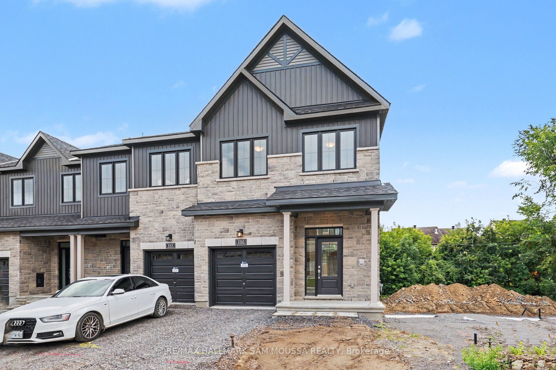 886 Eileen Vollick Crescent, Kanata, ON K2W 0M8 photo 3