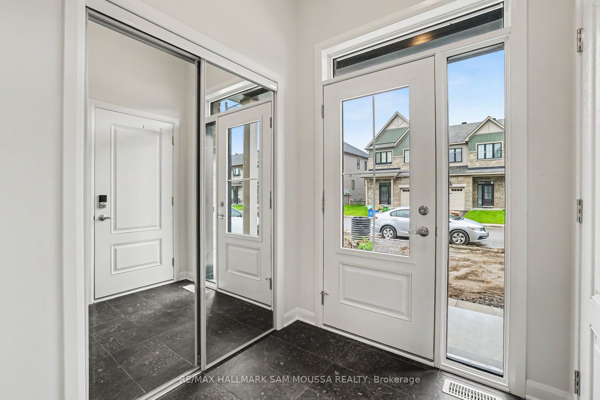 886 Eileen Vollick Crescent, Kanata, ON K2W 0M8 photo 4