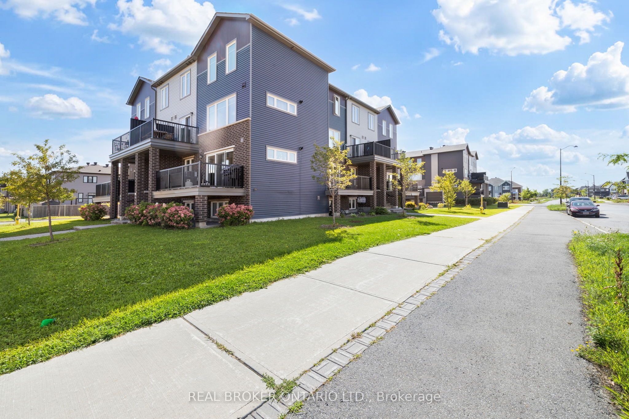 1213 Chapman Mills Drive 2, Barrhaven, ON K2J 6R5 photo 2