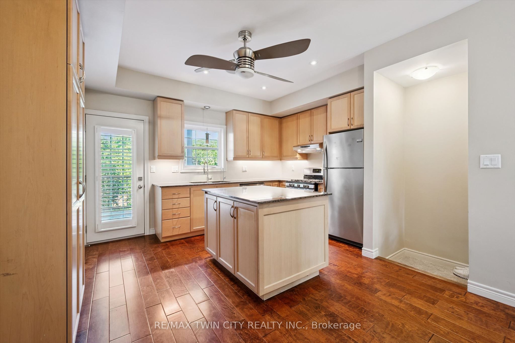 4 Cheltenham Mews, Kitchener, ON N2H 0B2 photo 3