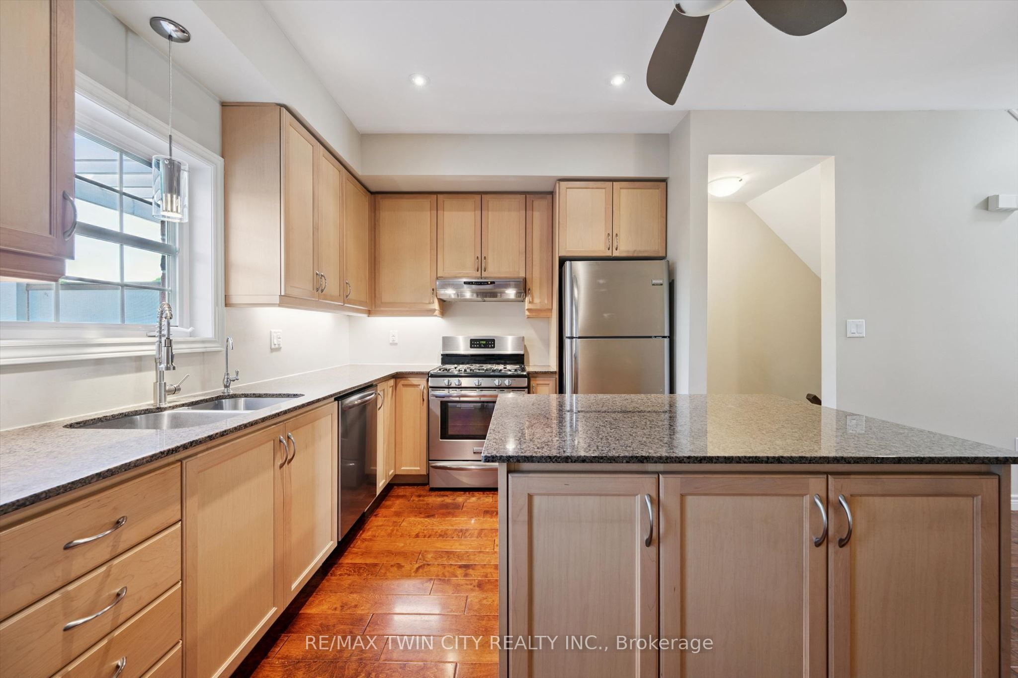 4 Cheltenham Mews, Kitchener, ON N2H 0B2 photo 4