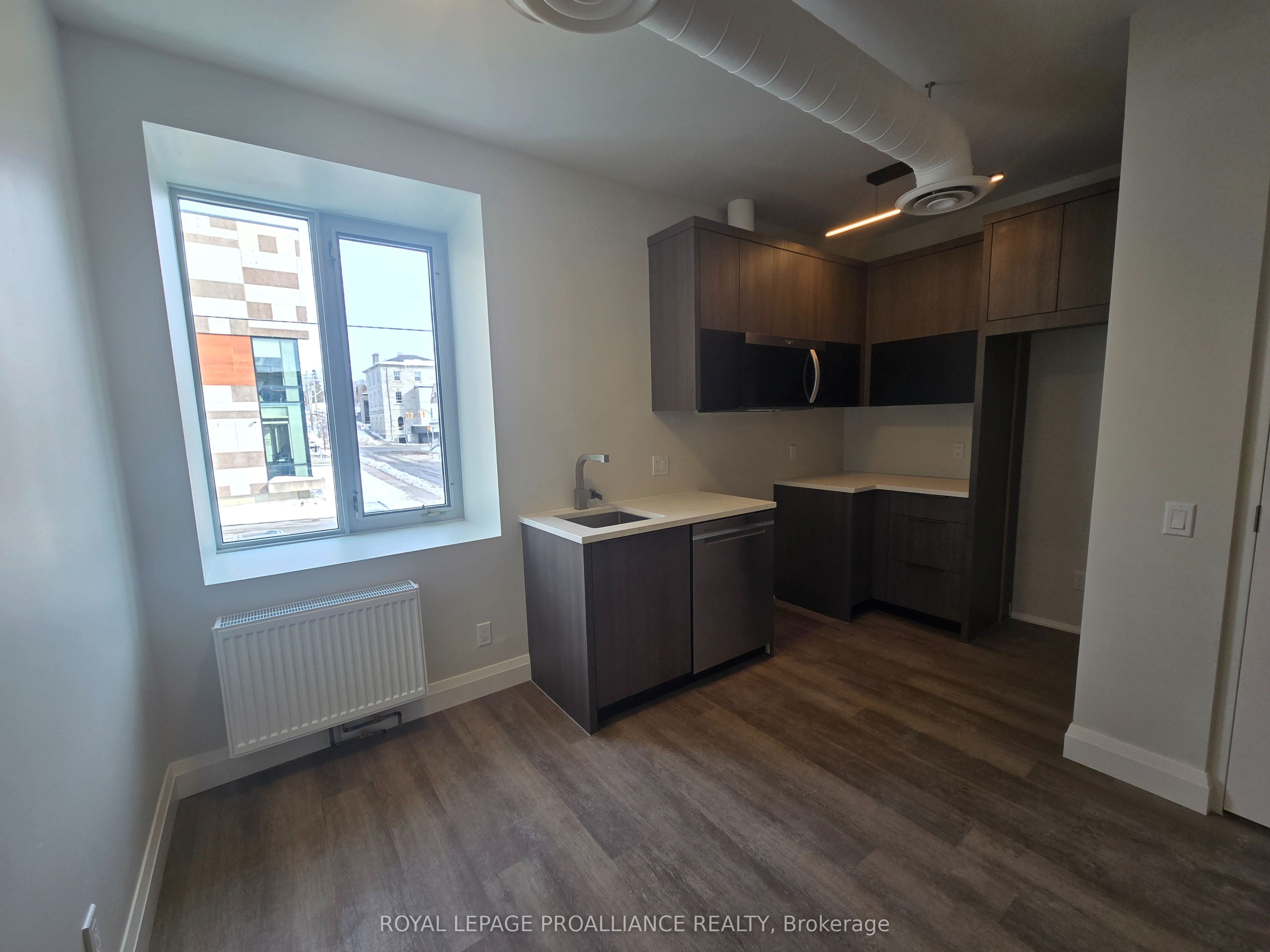 241 Front Street 201, Belleville, ON K8N 2Z6 photo 4