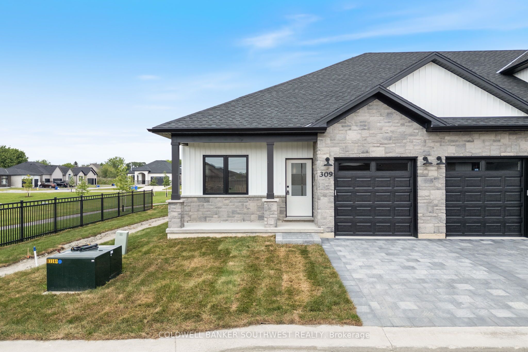 414 Anise Lane, Sarnia, ON N7S 0G6 photo 2