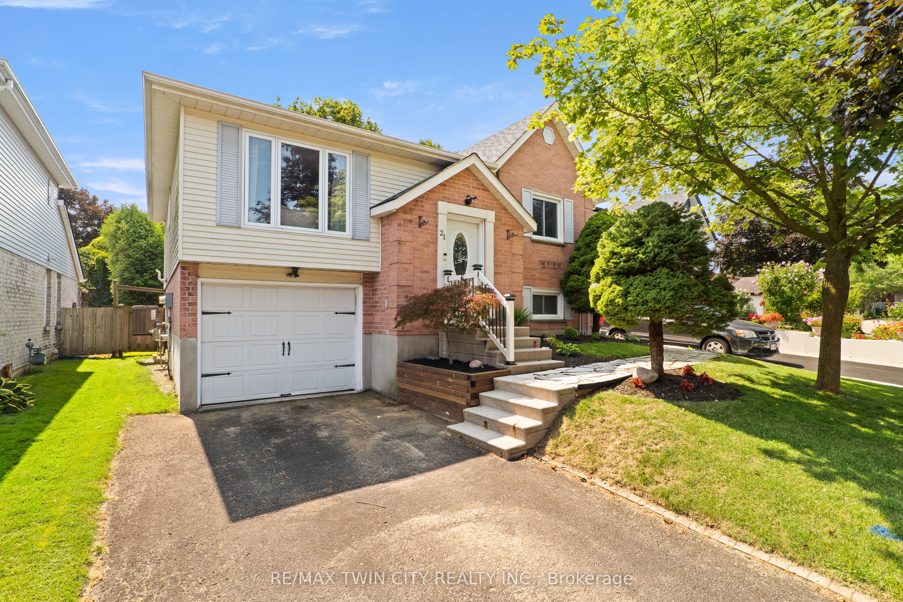 21 Golden Meadow Crescent, Kitchener, ON N2N 2L7