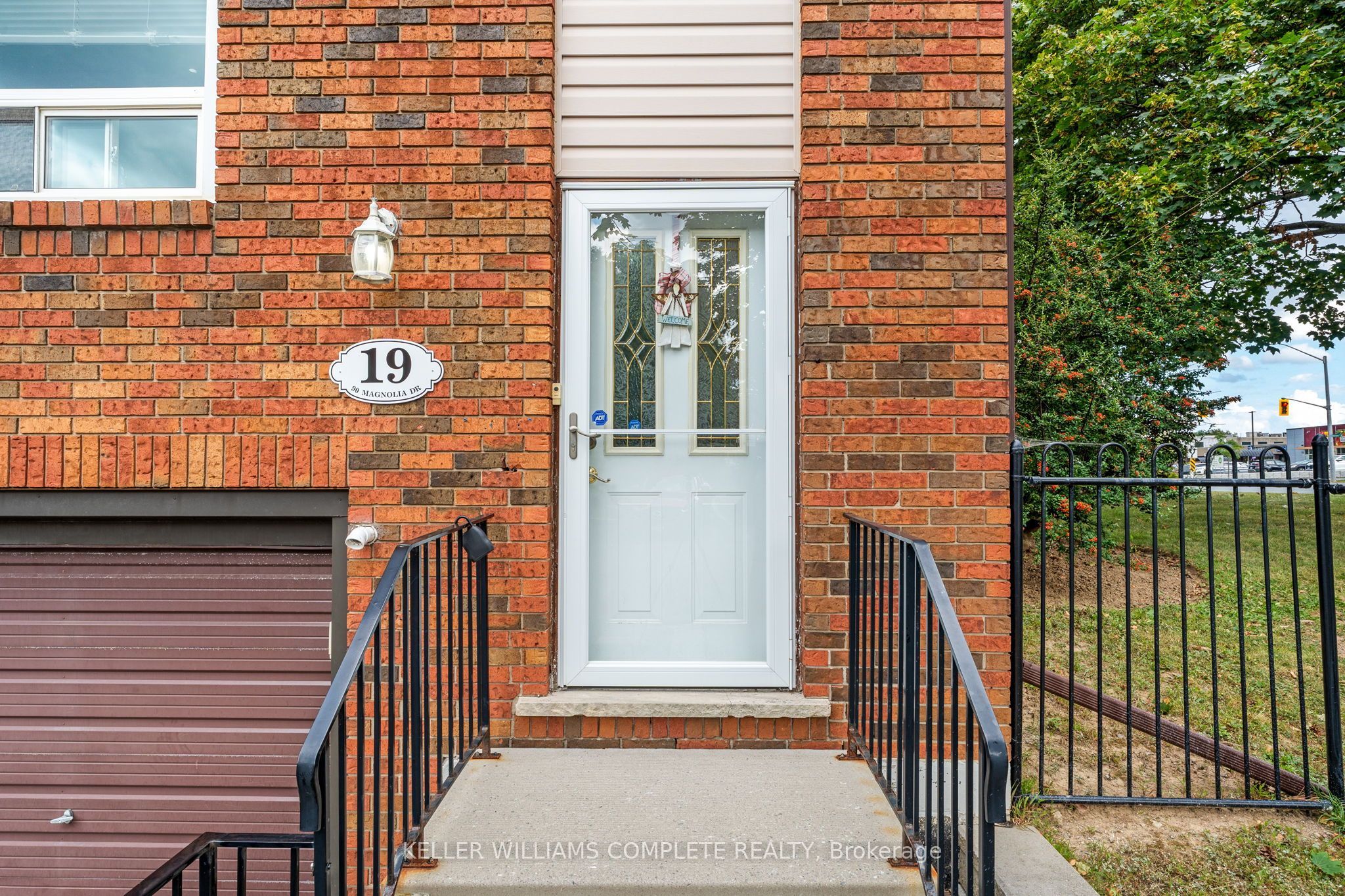 90 Magnolia Drive 19, Hamilton, ON L9C 6R9 photo 2
