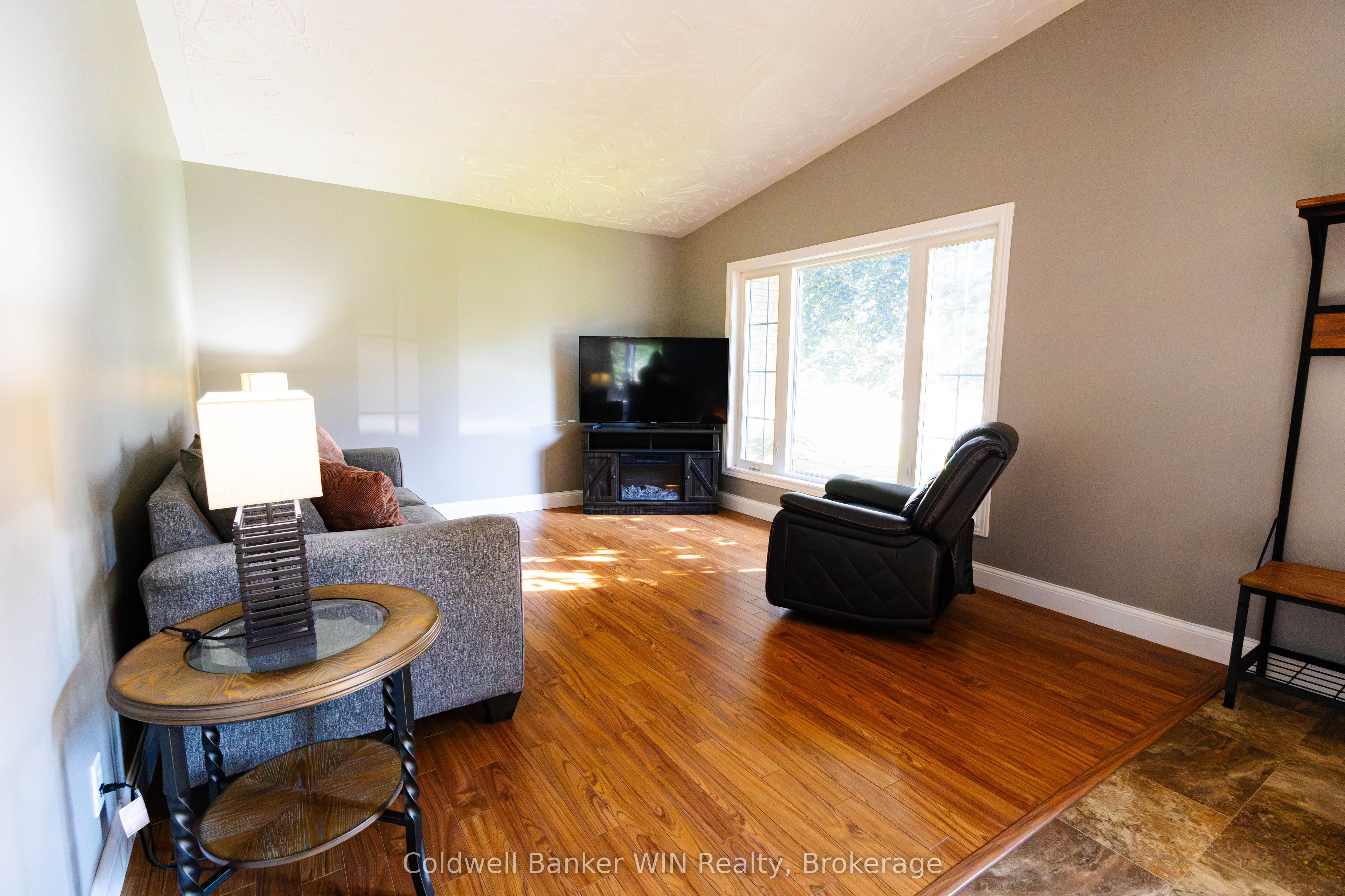 25 Thomas Street, South Bruce, ON N0G 2S0 photo 4