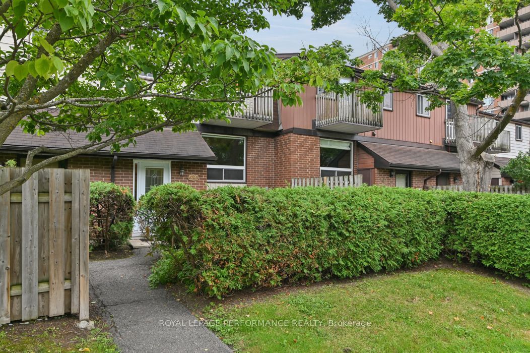 402 Montfort Street 9, Vanier and Kingsview Park, ON K1L 8G7 photo 3
