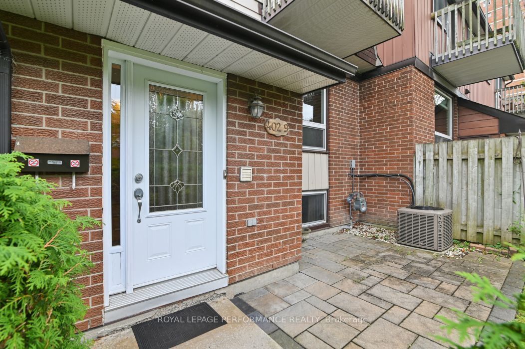 402 Montfort Street 9, Vanier and Kingsview Park, ON K1L 8G7 photo 4