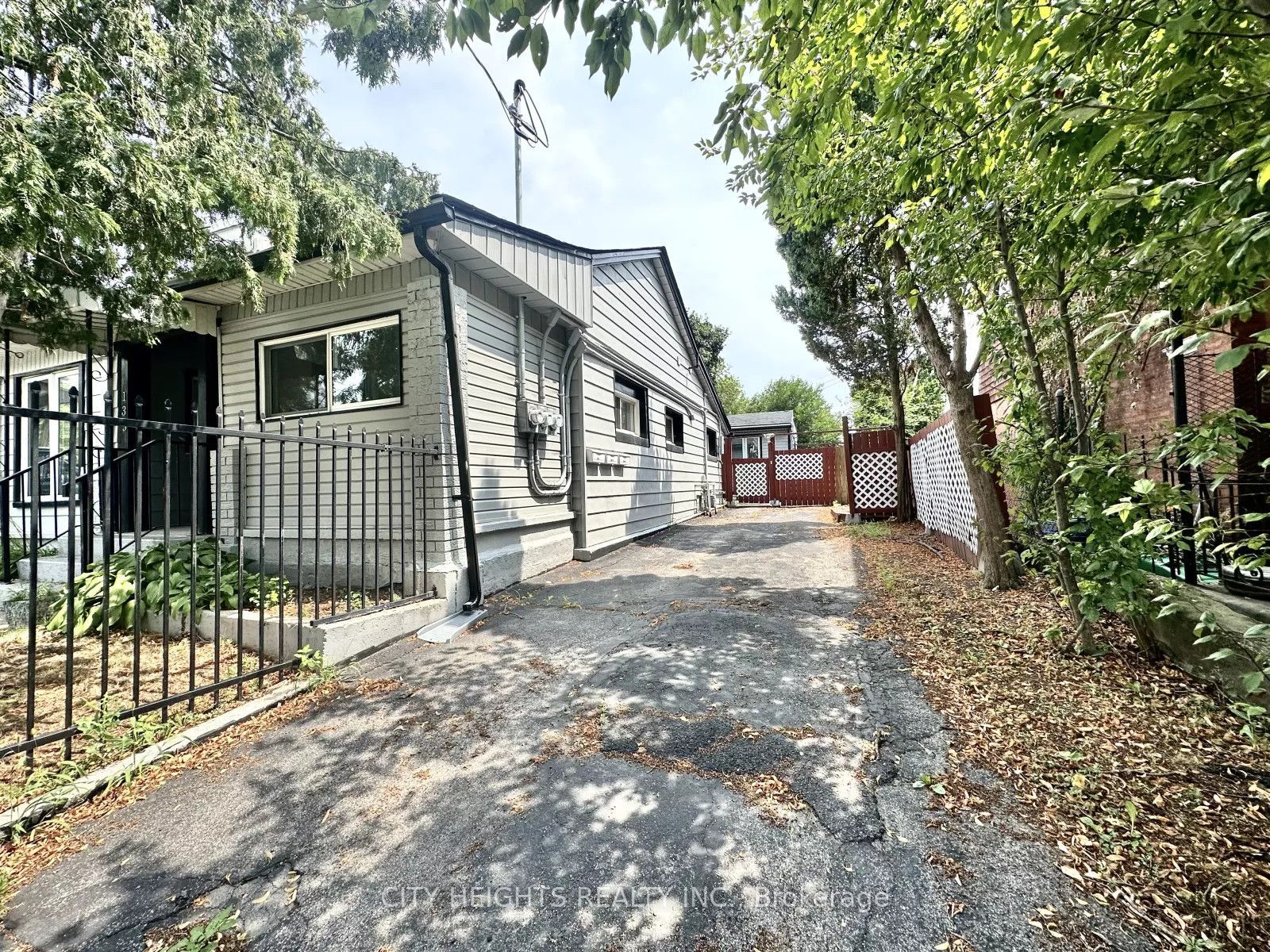 135 Charlotte Street 1, Brantford, ON N3T 2X7 photo 2
